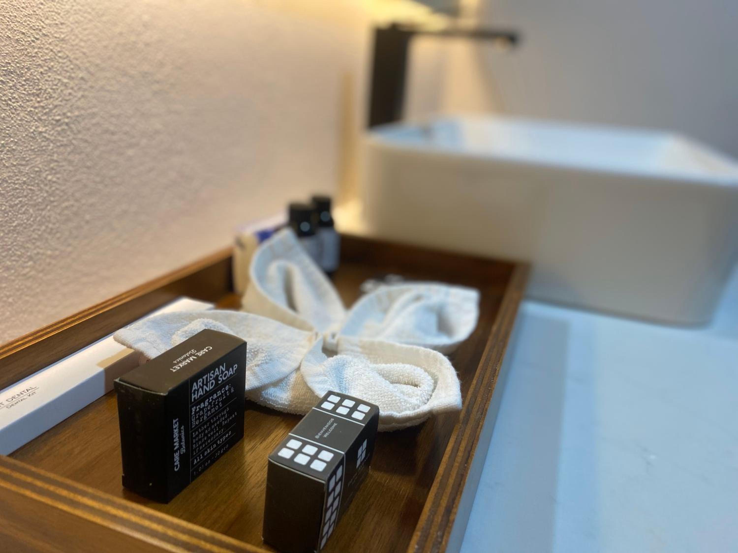 Deluxe King Suite - Photo 9