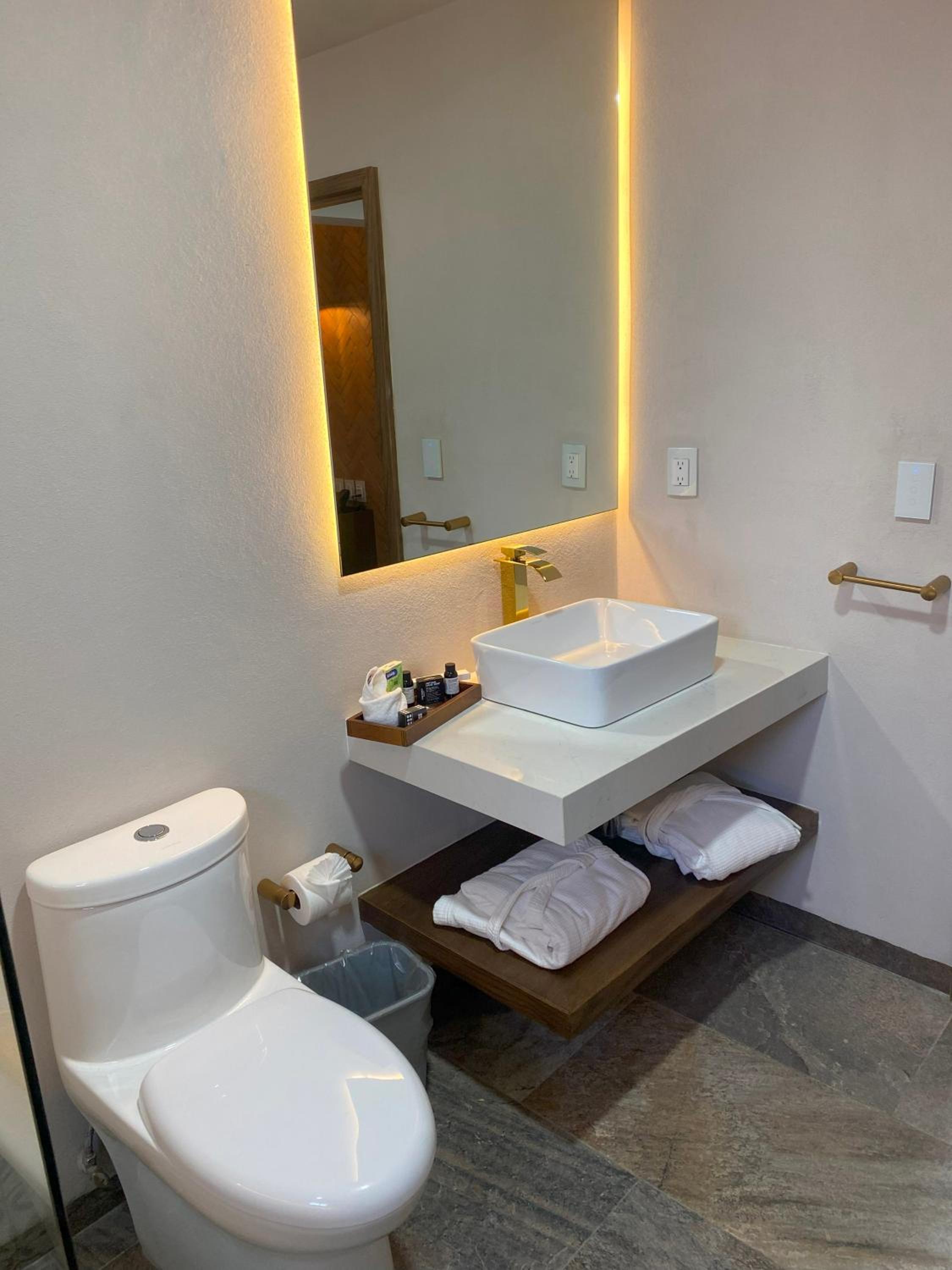 Double Room - Photo 8