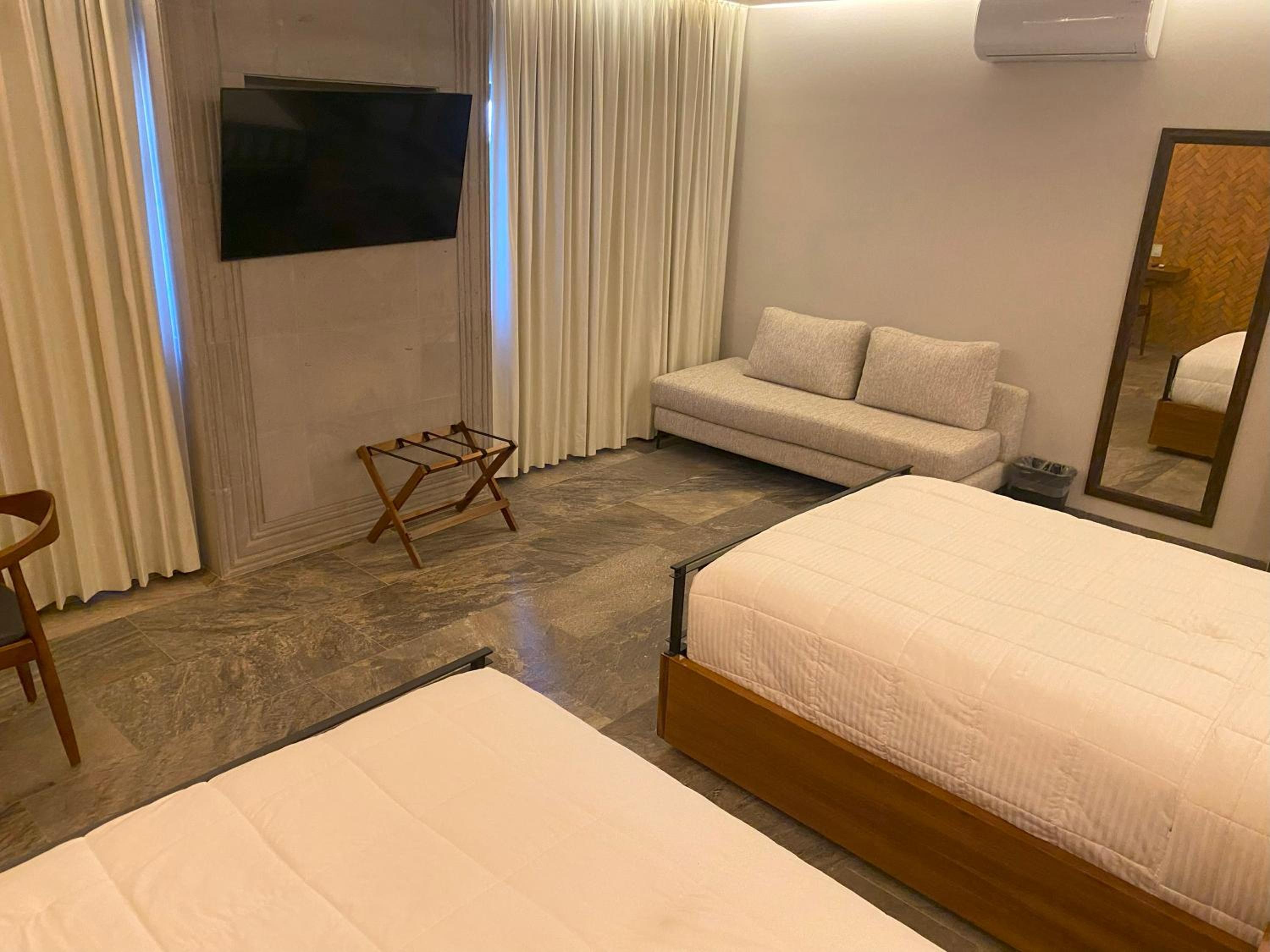 Deluxe Double Room - Photo 8