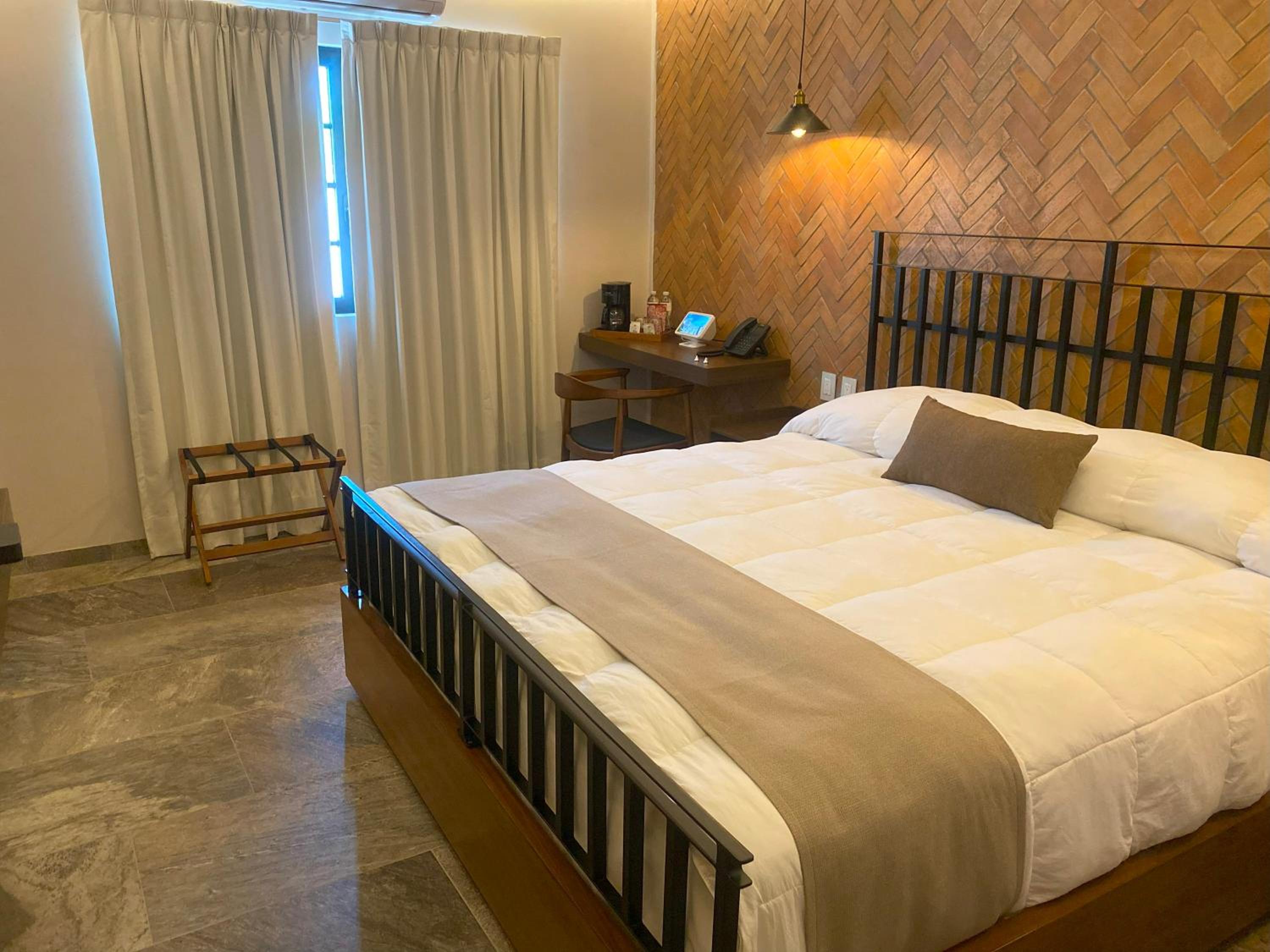Standard Double Room - Photo 8
