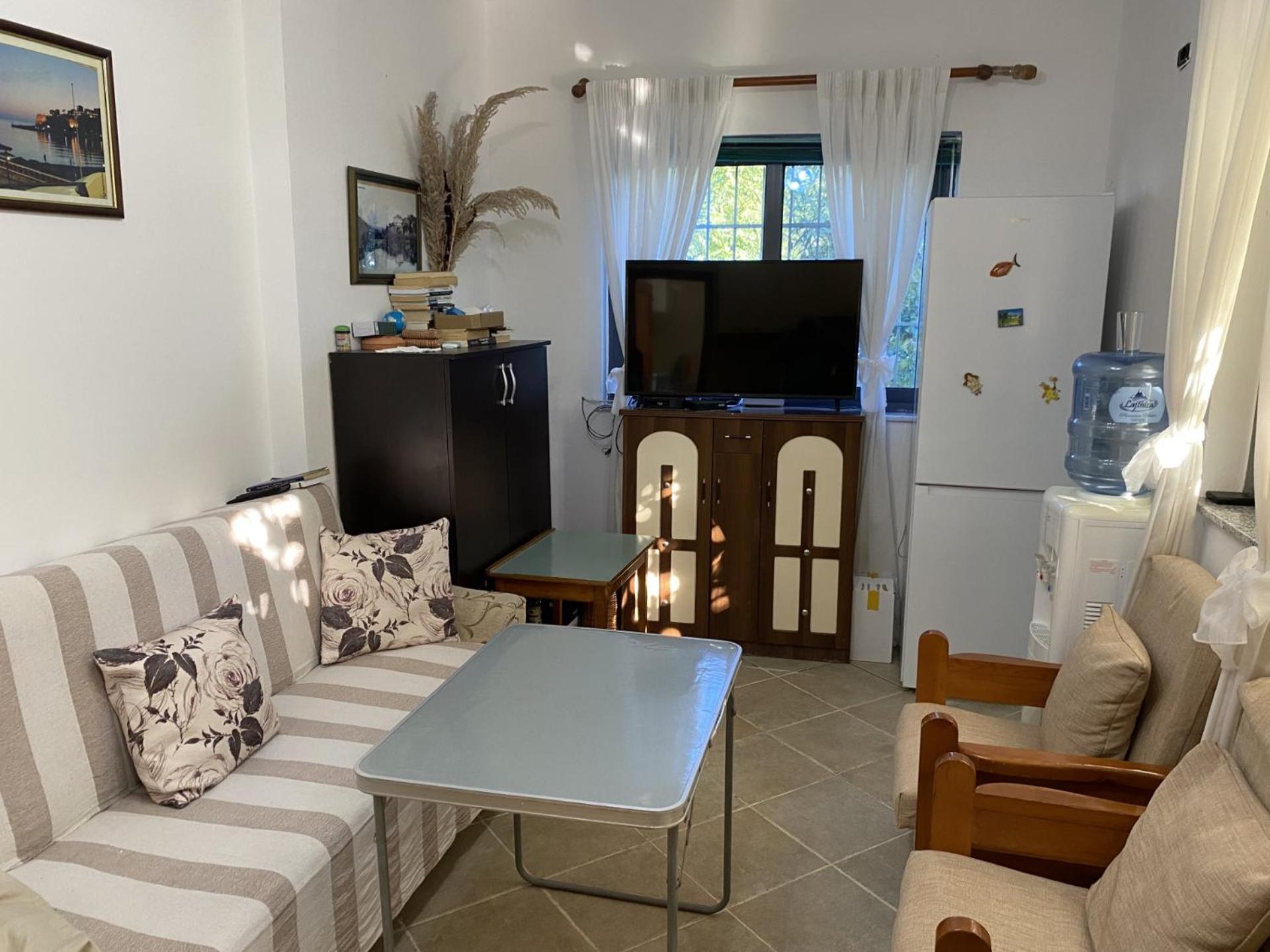 One-Bedroom House photo 1
