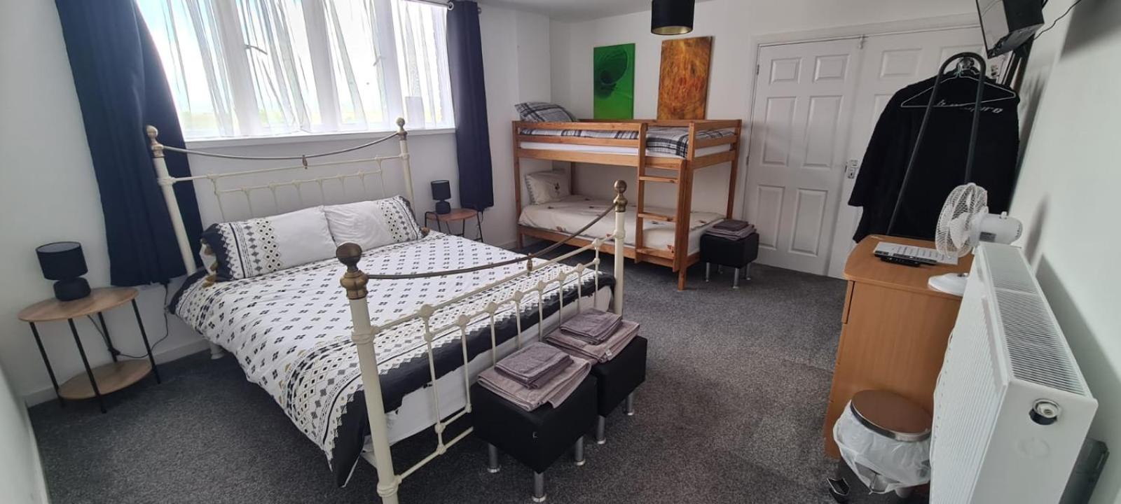Deluxe Double Room (2 Adults + 1 Child) photo 2