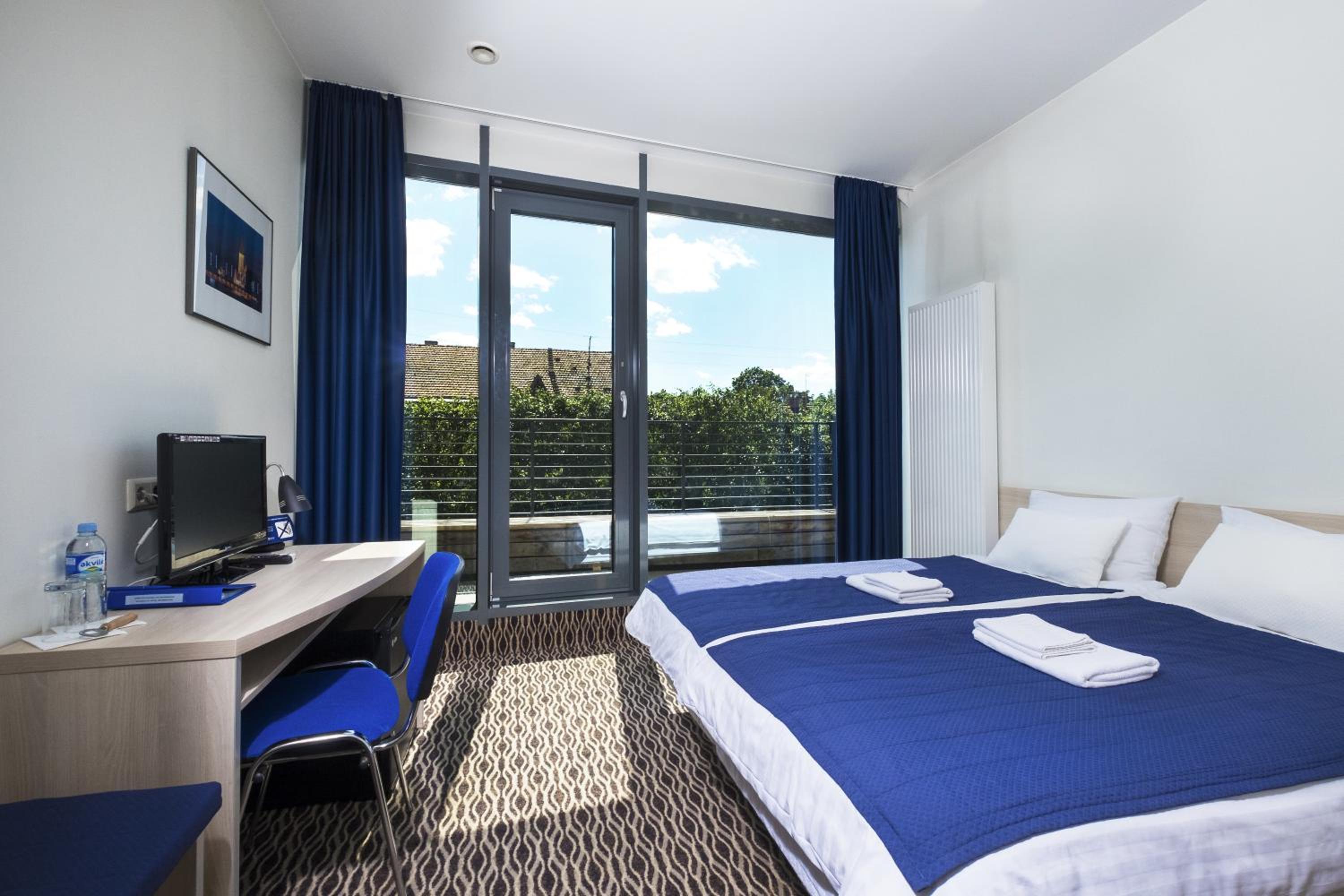 Double or Twin Room with Balcony - Photo 5