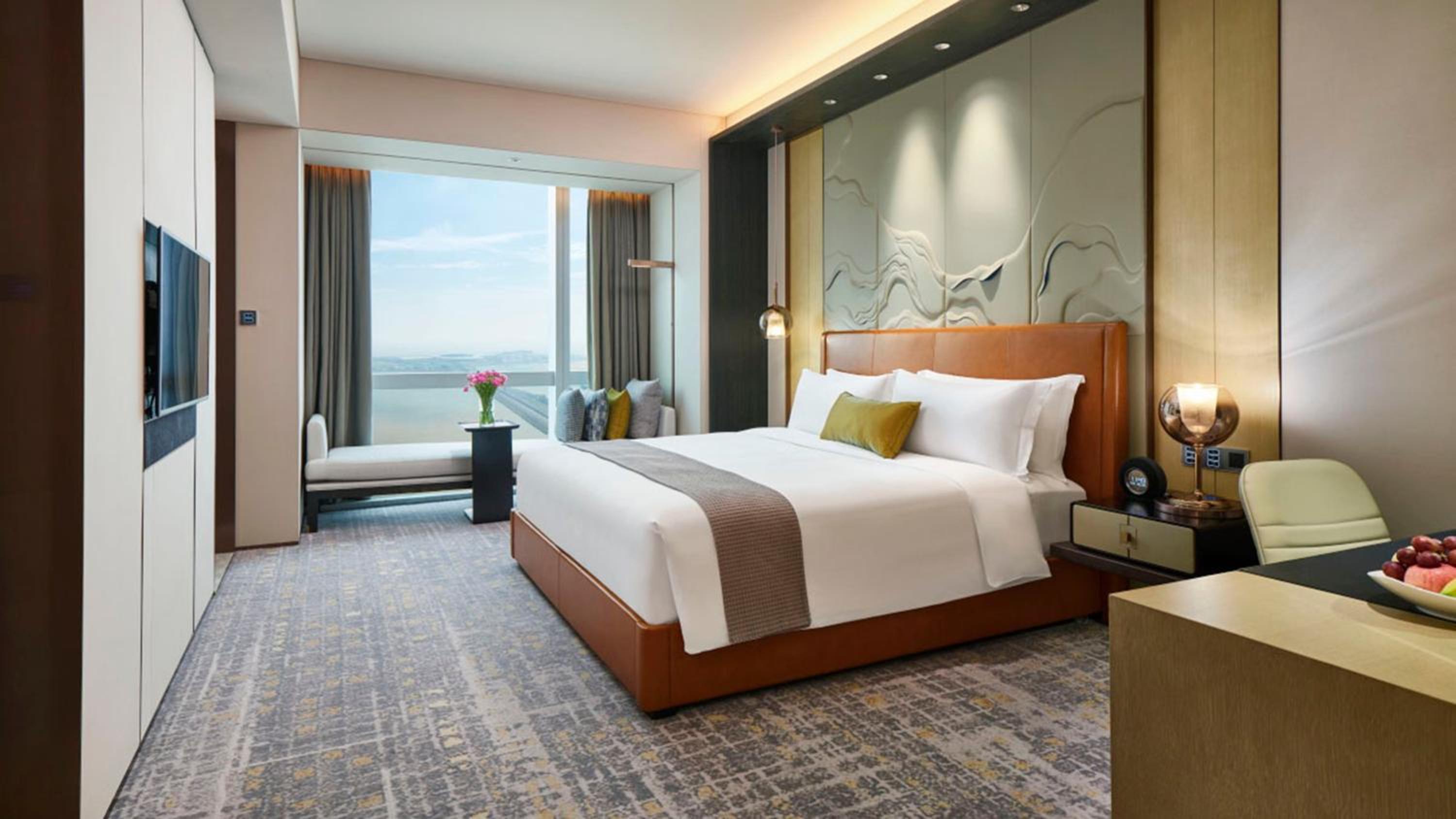 Premium King Room with Bridge Sea View - Photo 2