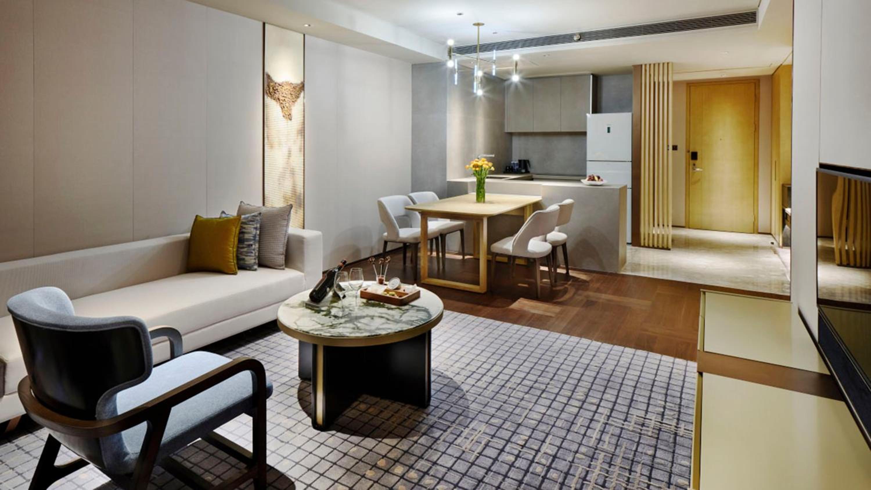 One-Bedroom Suite - Photo 2