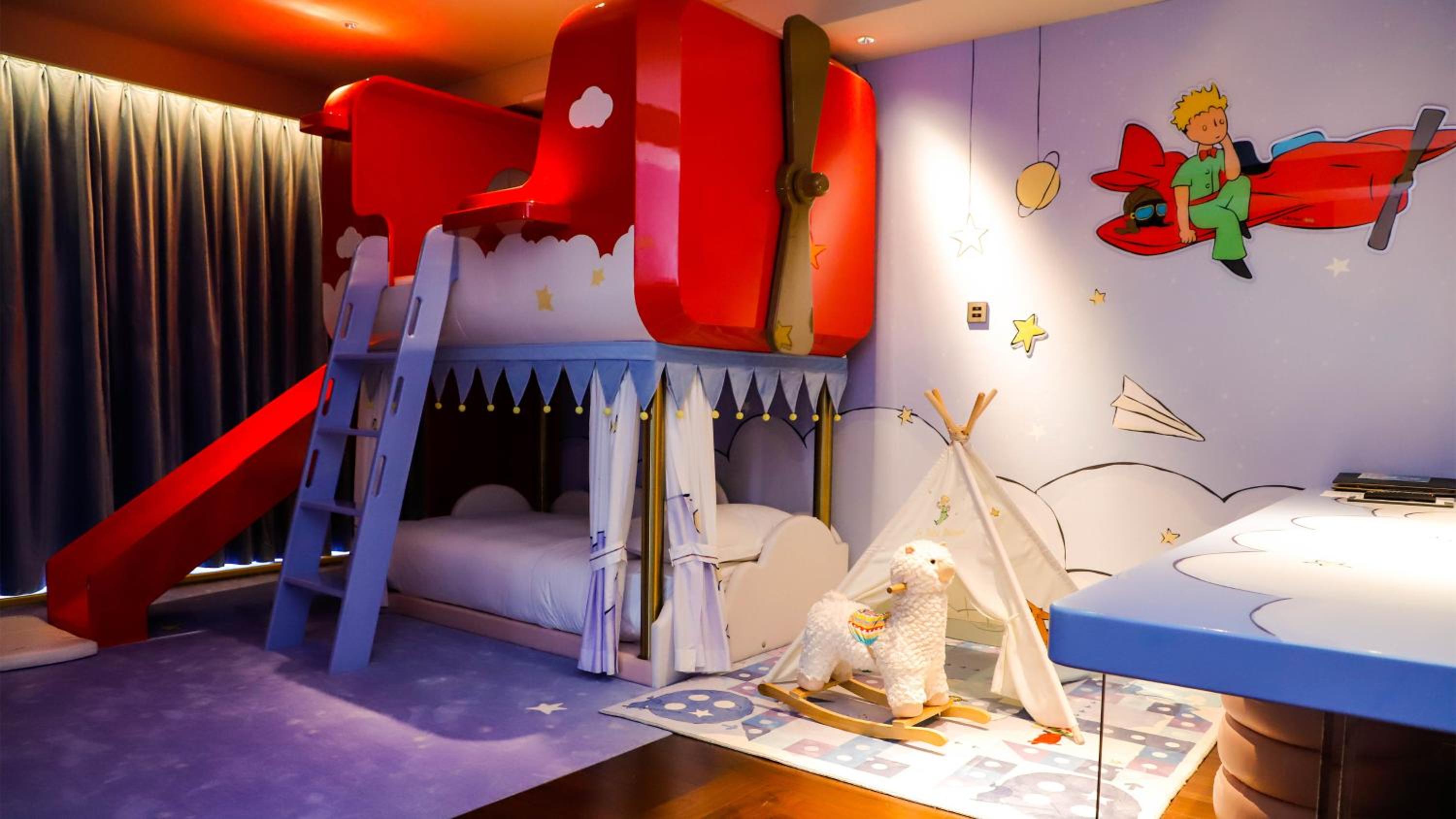 One-Bedroom King Suite with Sea View - Kids Theme - Photo 7