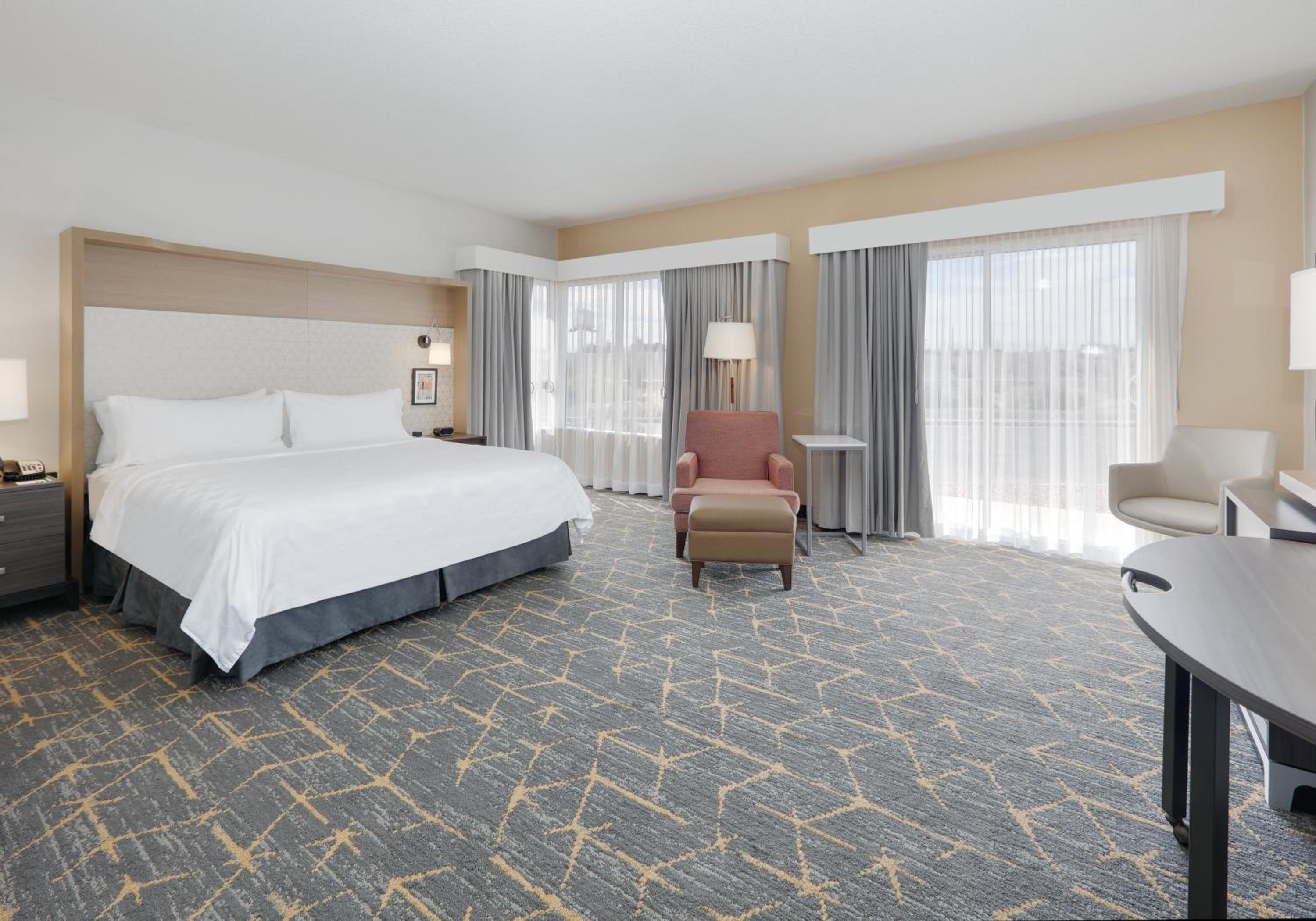 Standard King Room with Pool View - Photo 1