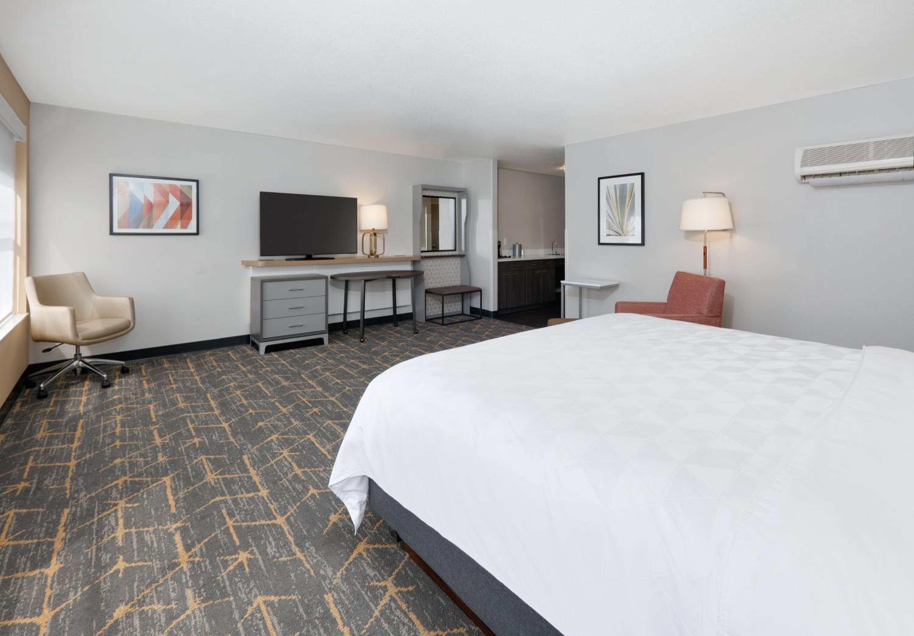 Standard King Room - Photo 3