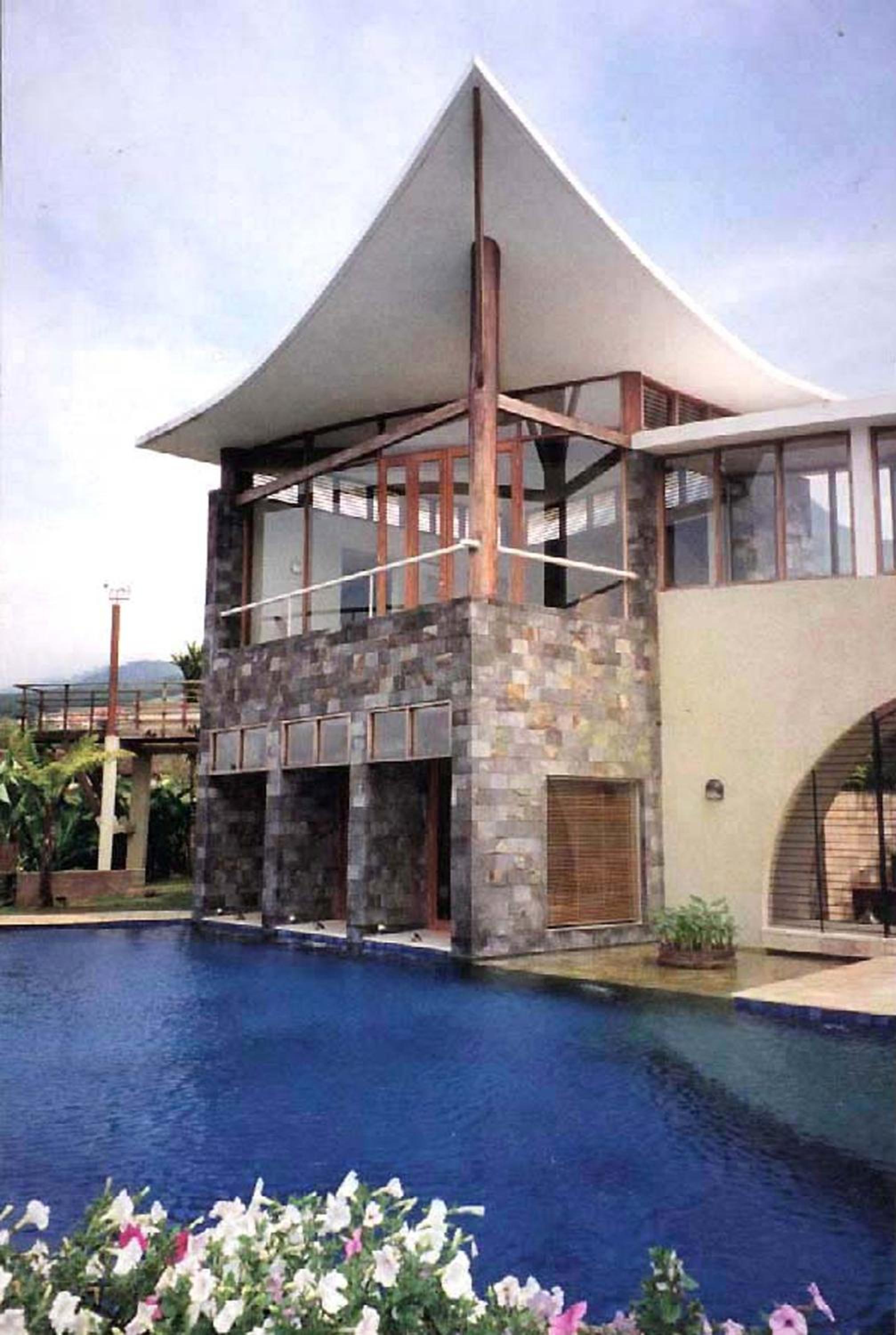Three-Bedroom Villa - Photo 16