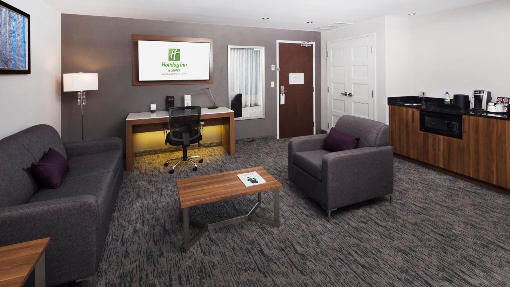 One-Bedroom King Suite thumbnail 6