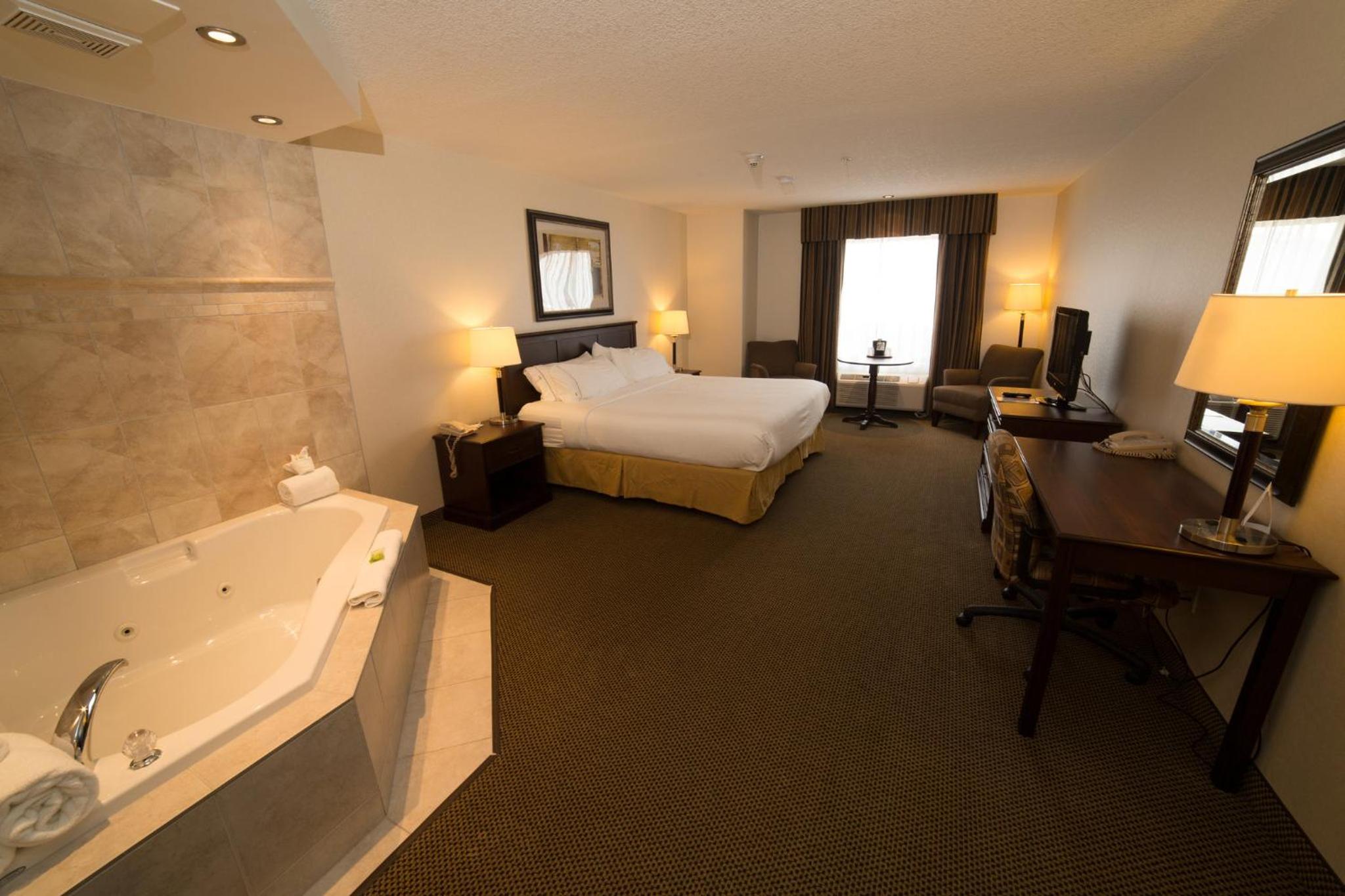 King Suite - Photo 2