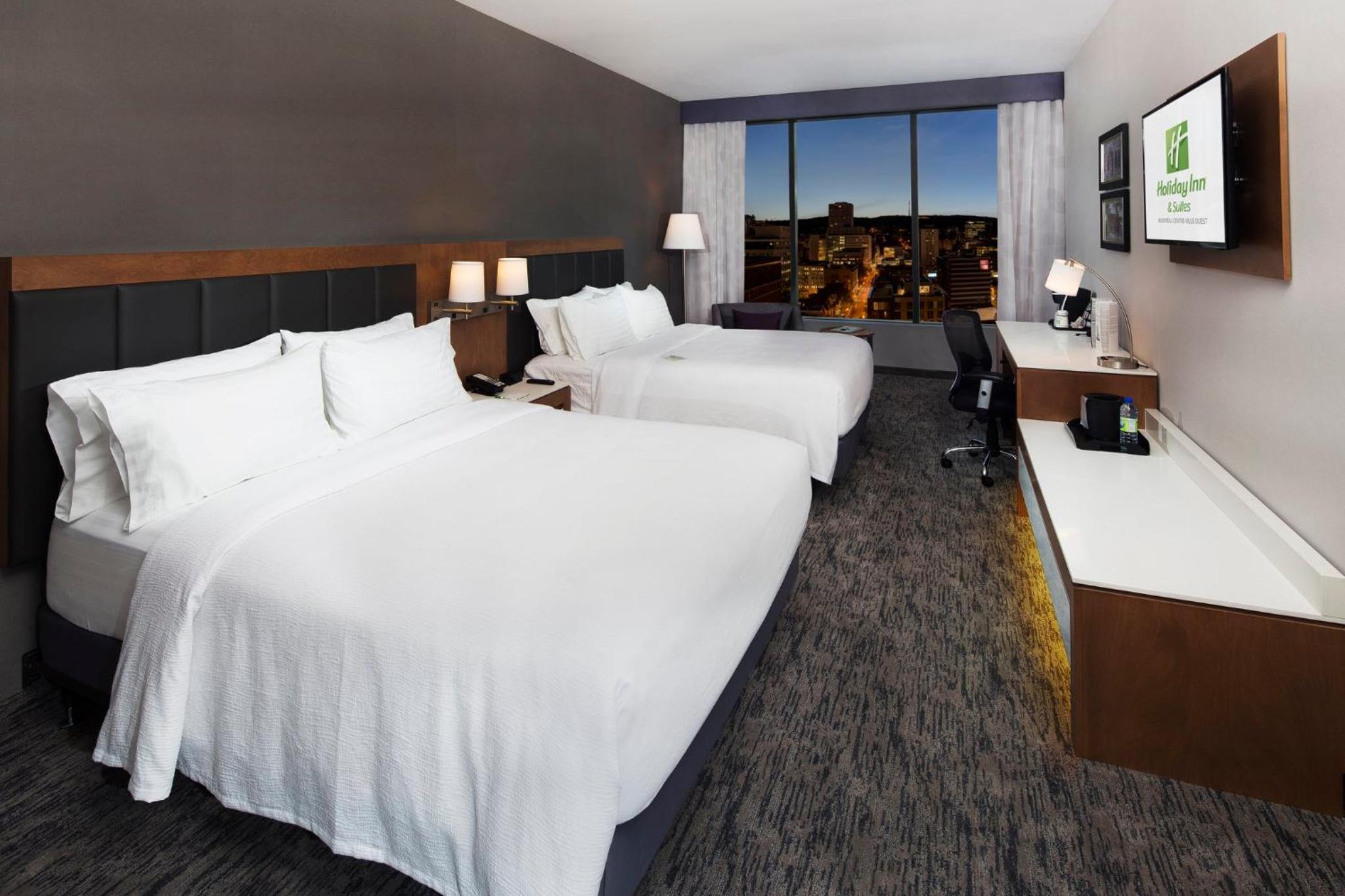 Standard Queen Room with Two Queen Beds and Tub - Accessible