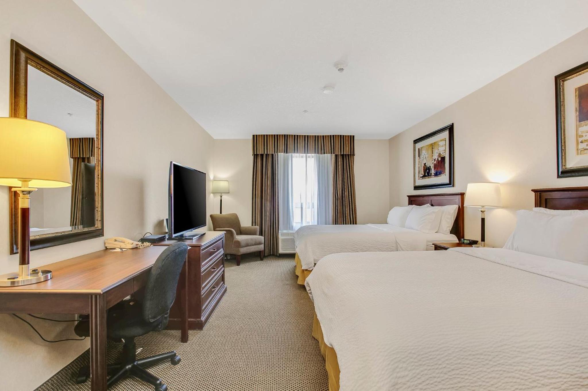 Standard Room with Two Queen Beds - Photo 7