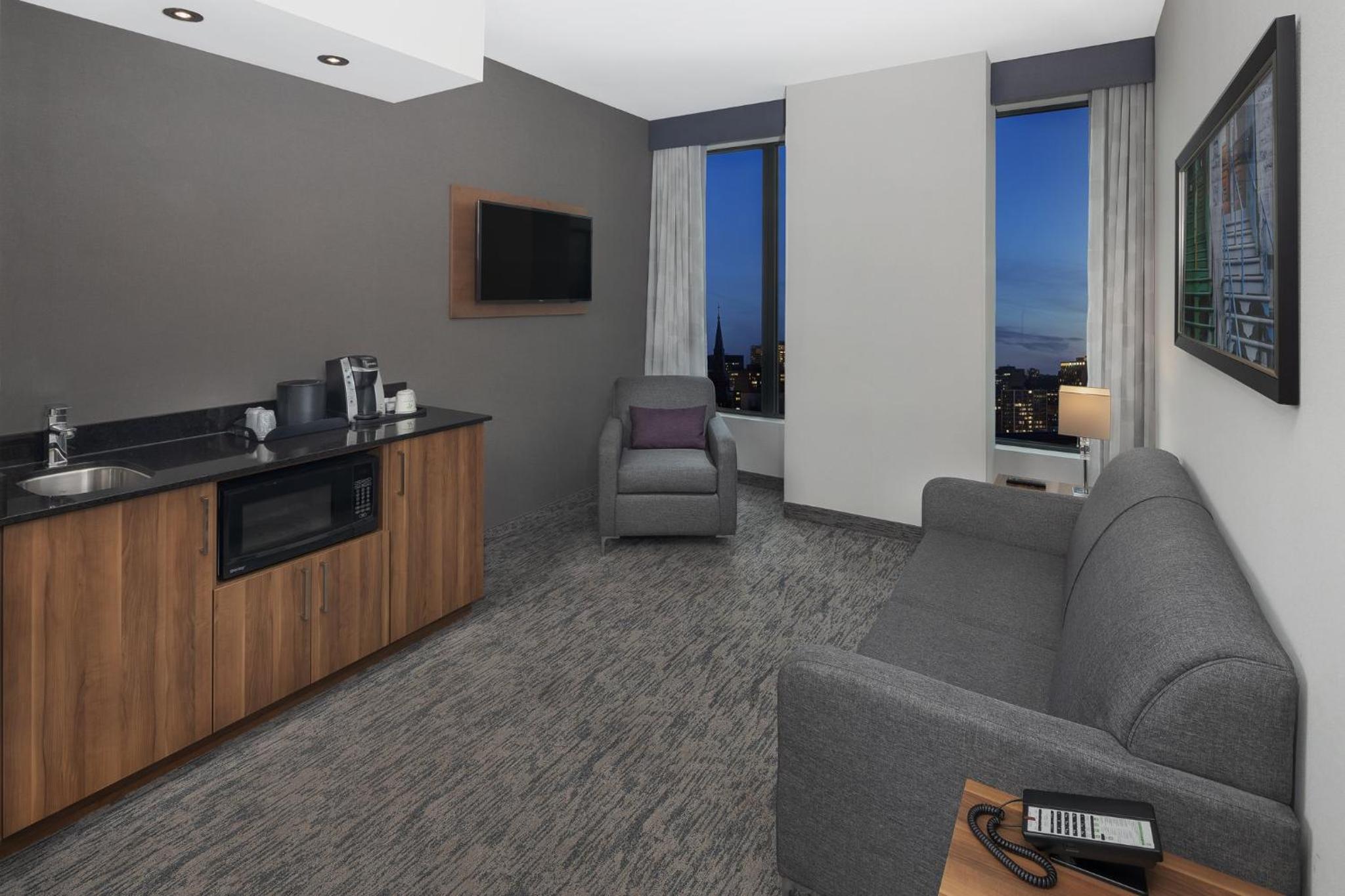 One-Bedroom King Suite
