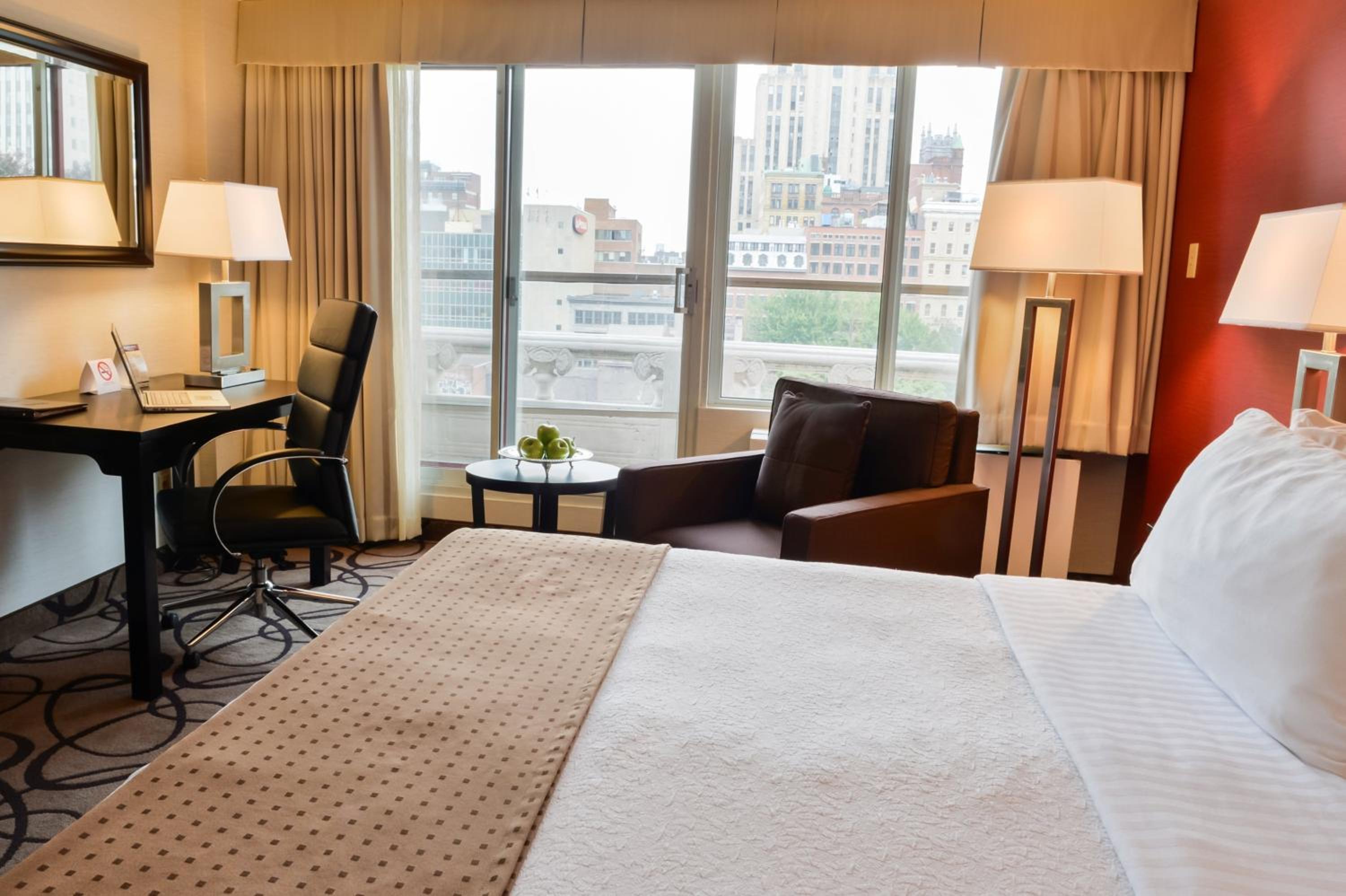 Standard King Room with Balcony - Photo 1