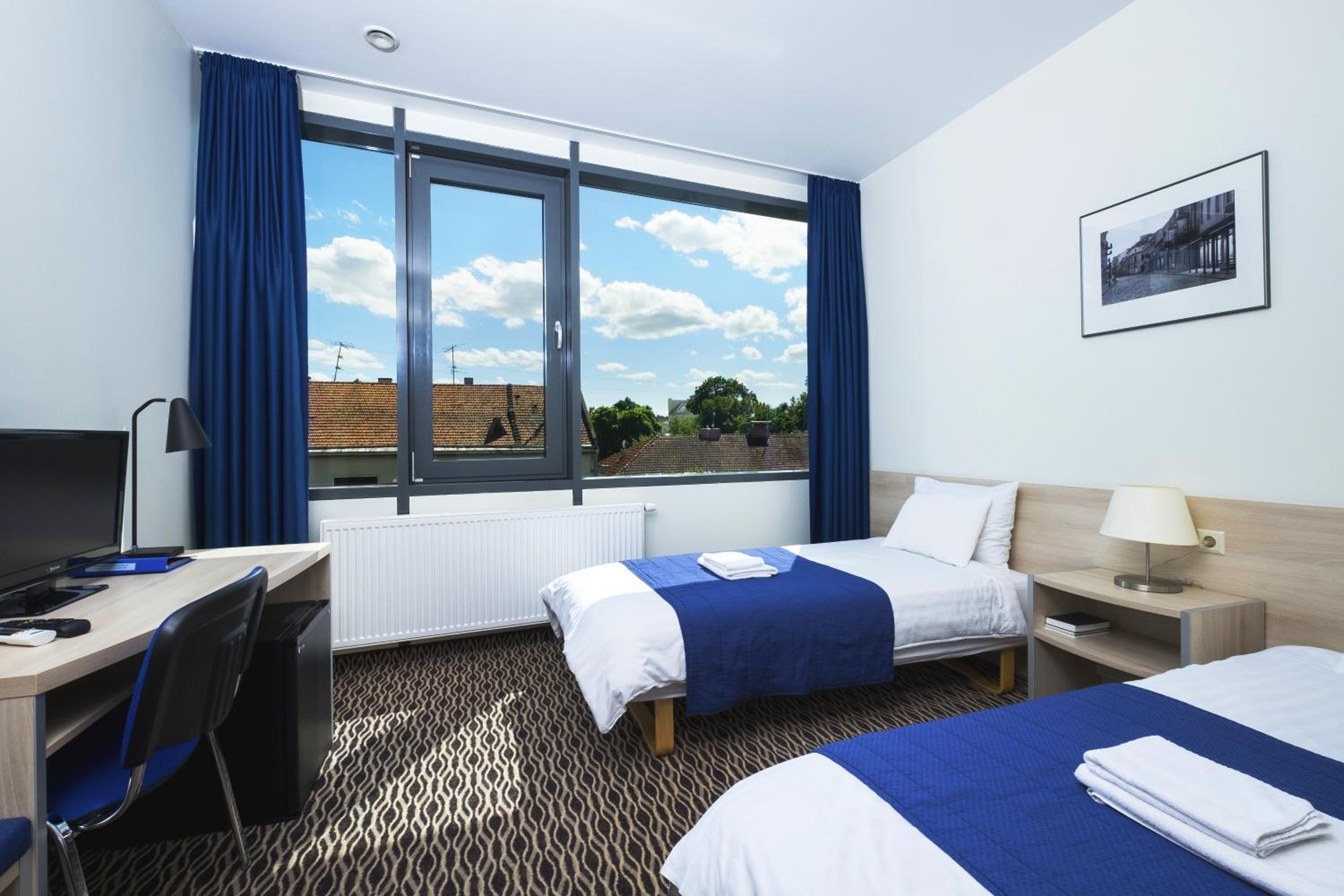 Double or Twin Room - Photo 6