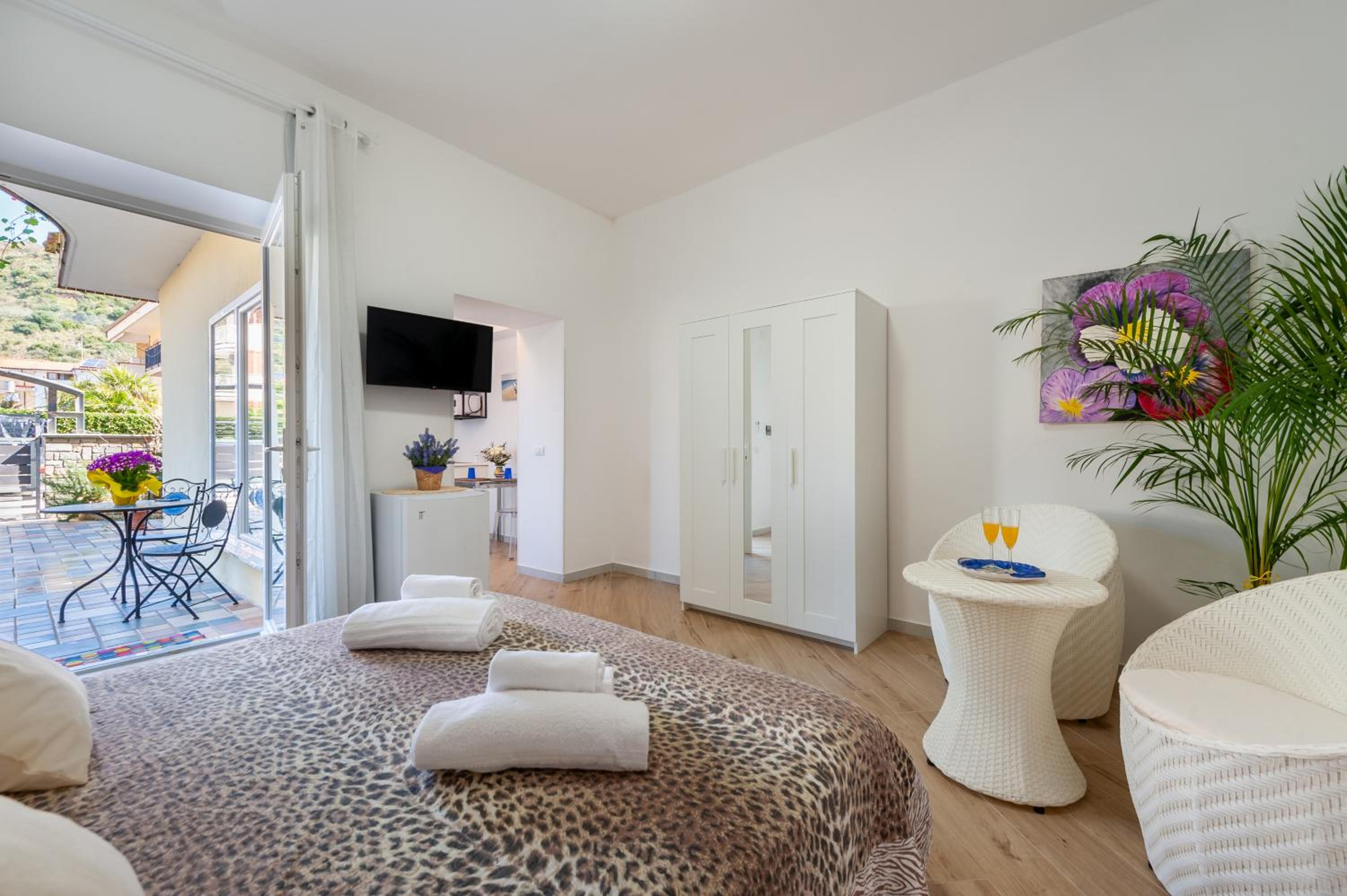 One-Bedroom House photo 1