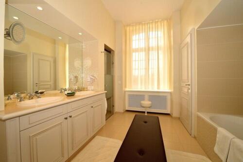 Suite with Lake View photo 3