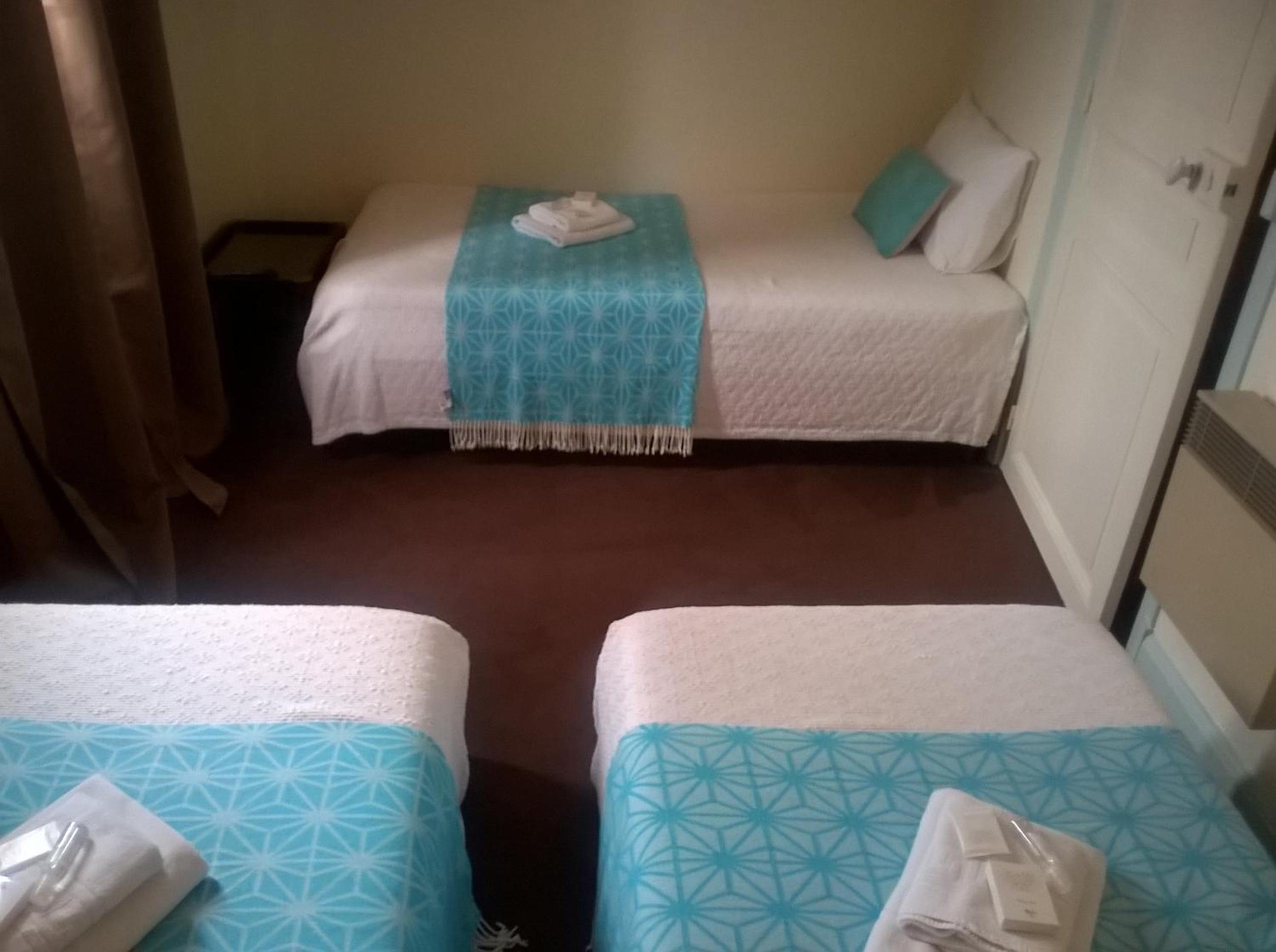 Family Room (5 Adults) - Photo 3