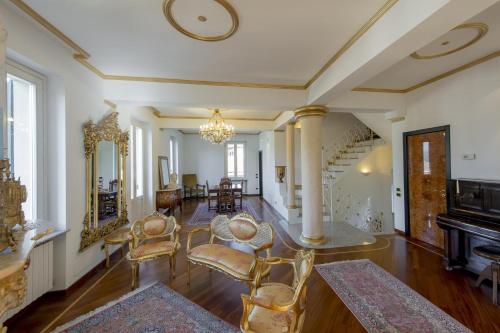 King Room with Balcony and Private Internal Bathroom  photo 1