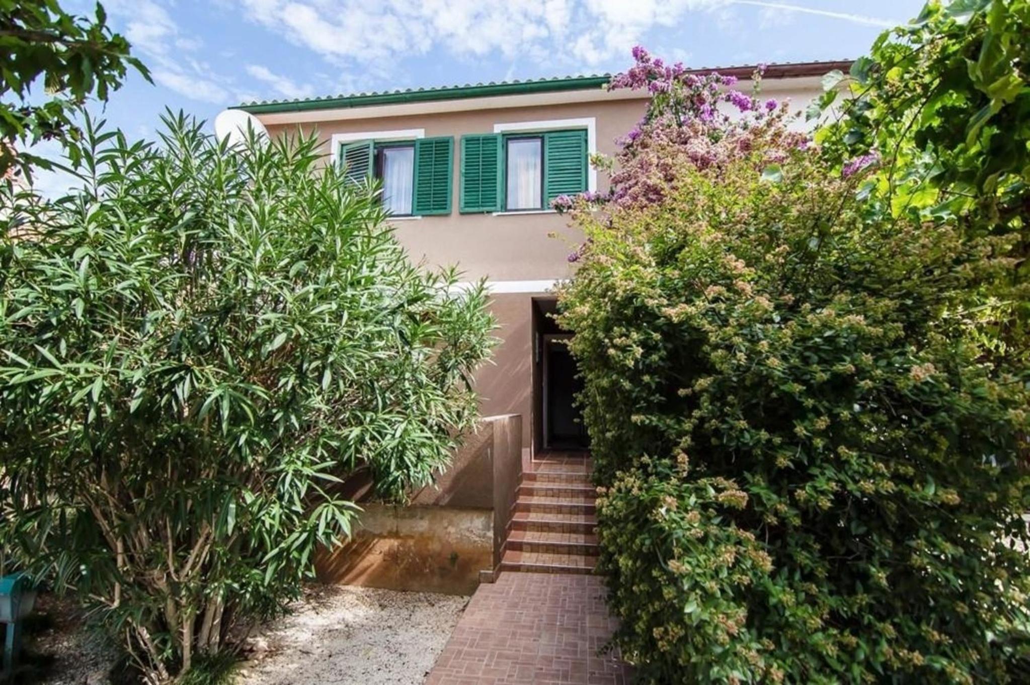 Apartment photo 2