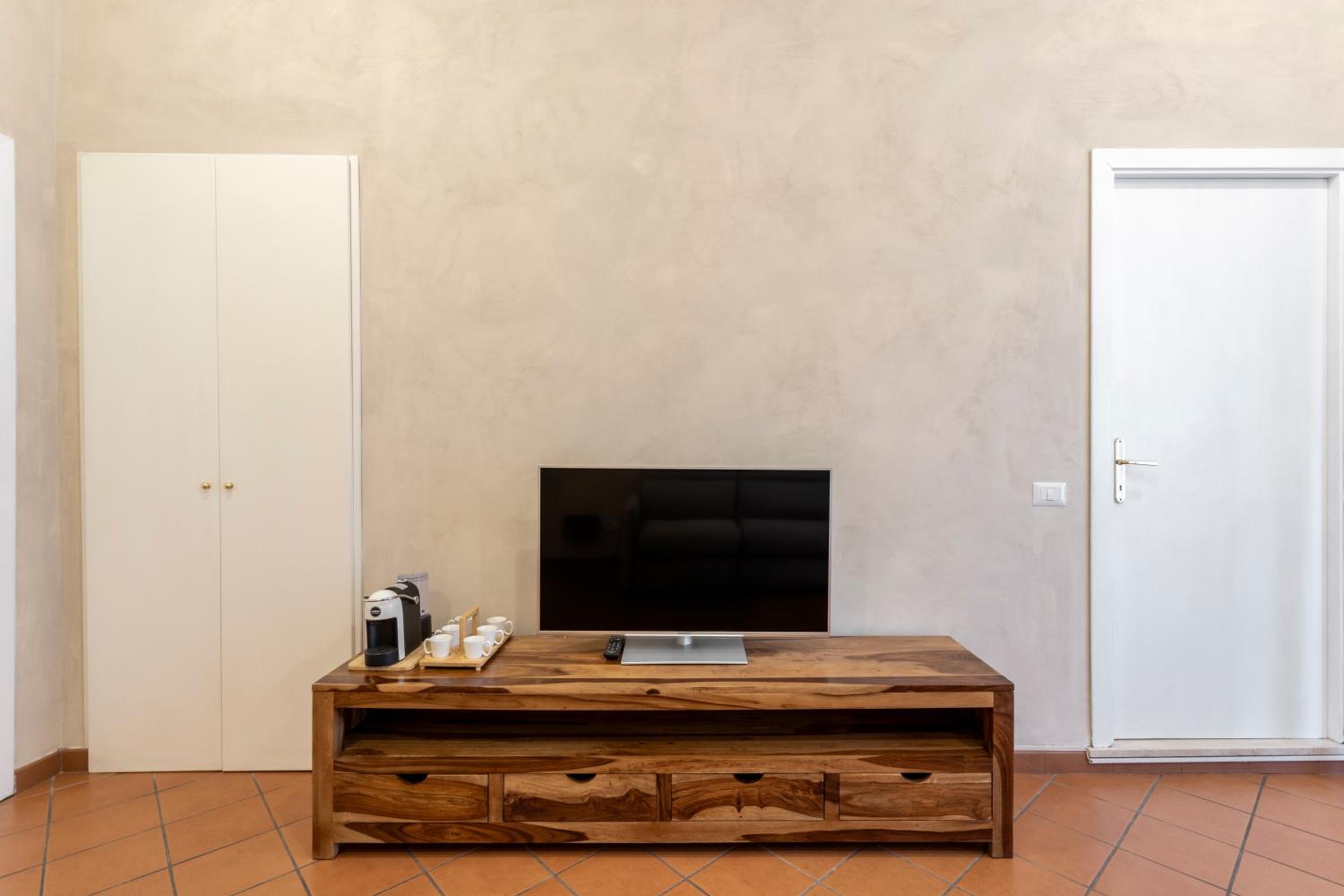 One-Bedroom Apartment photo 3