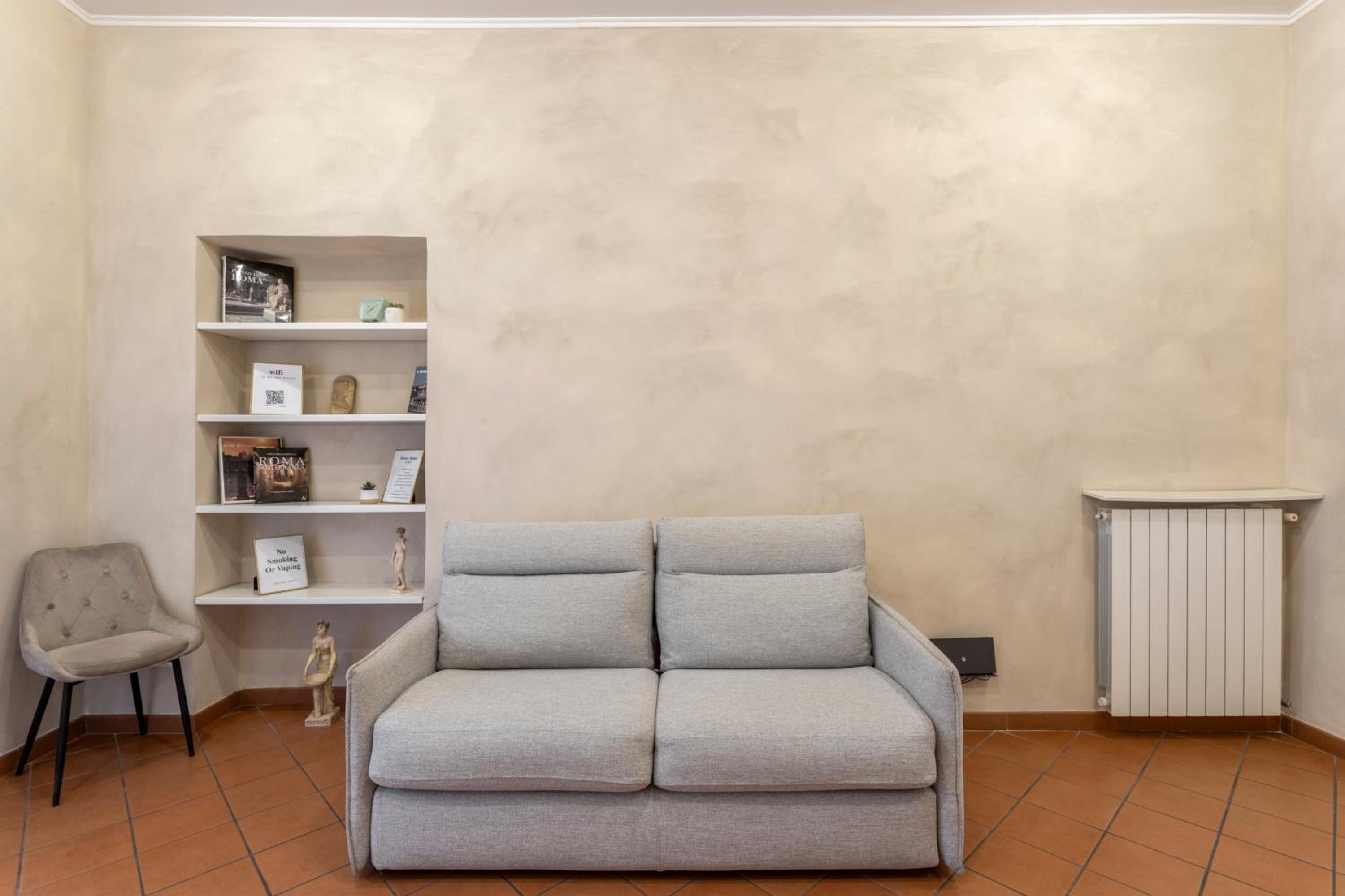 One-Bedroom Apartment photo 2