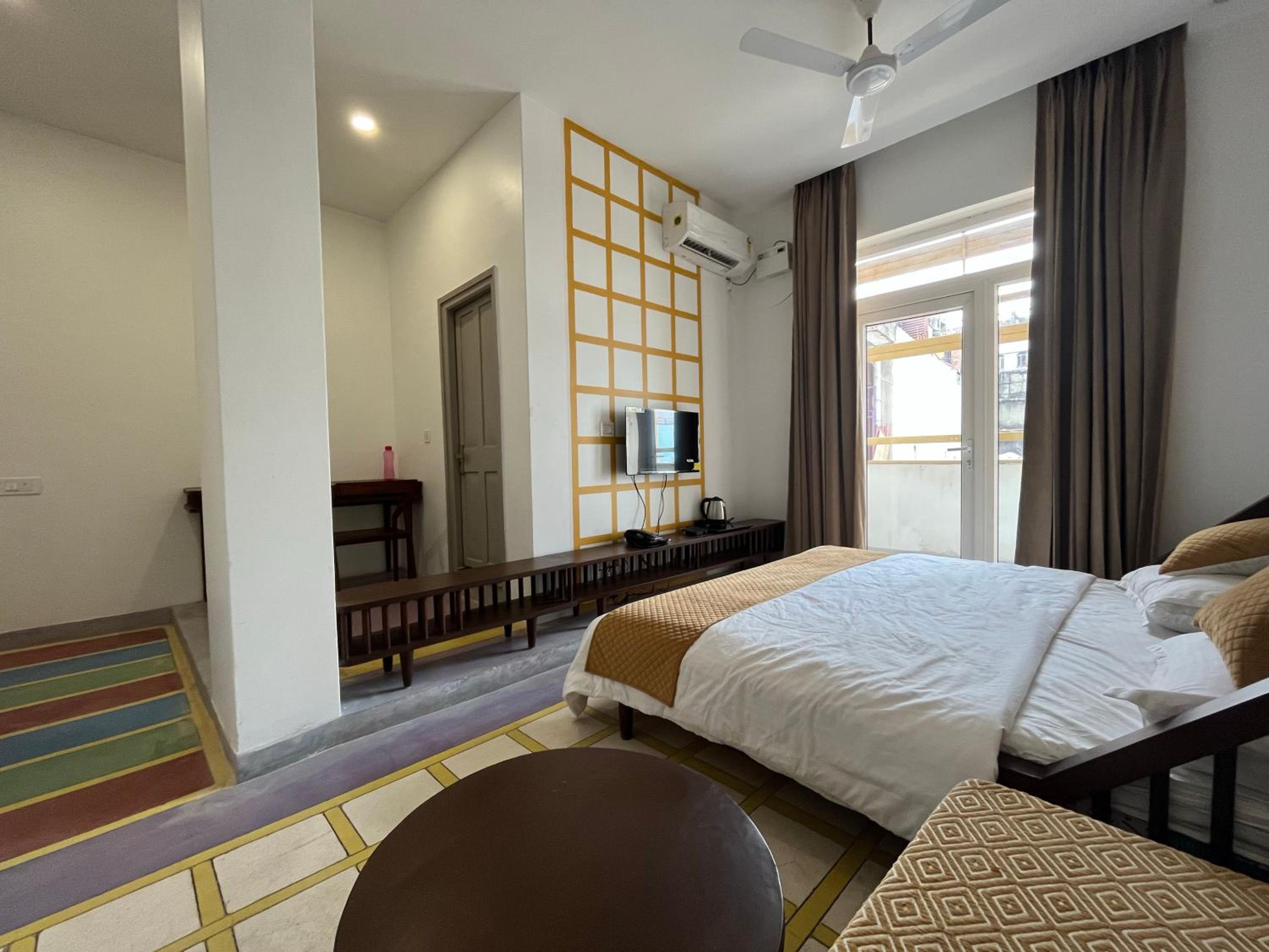 Deluxe Double Room with Balcony photo 2