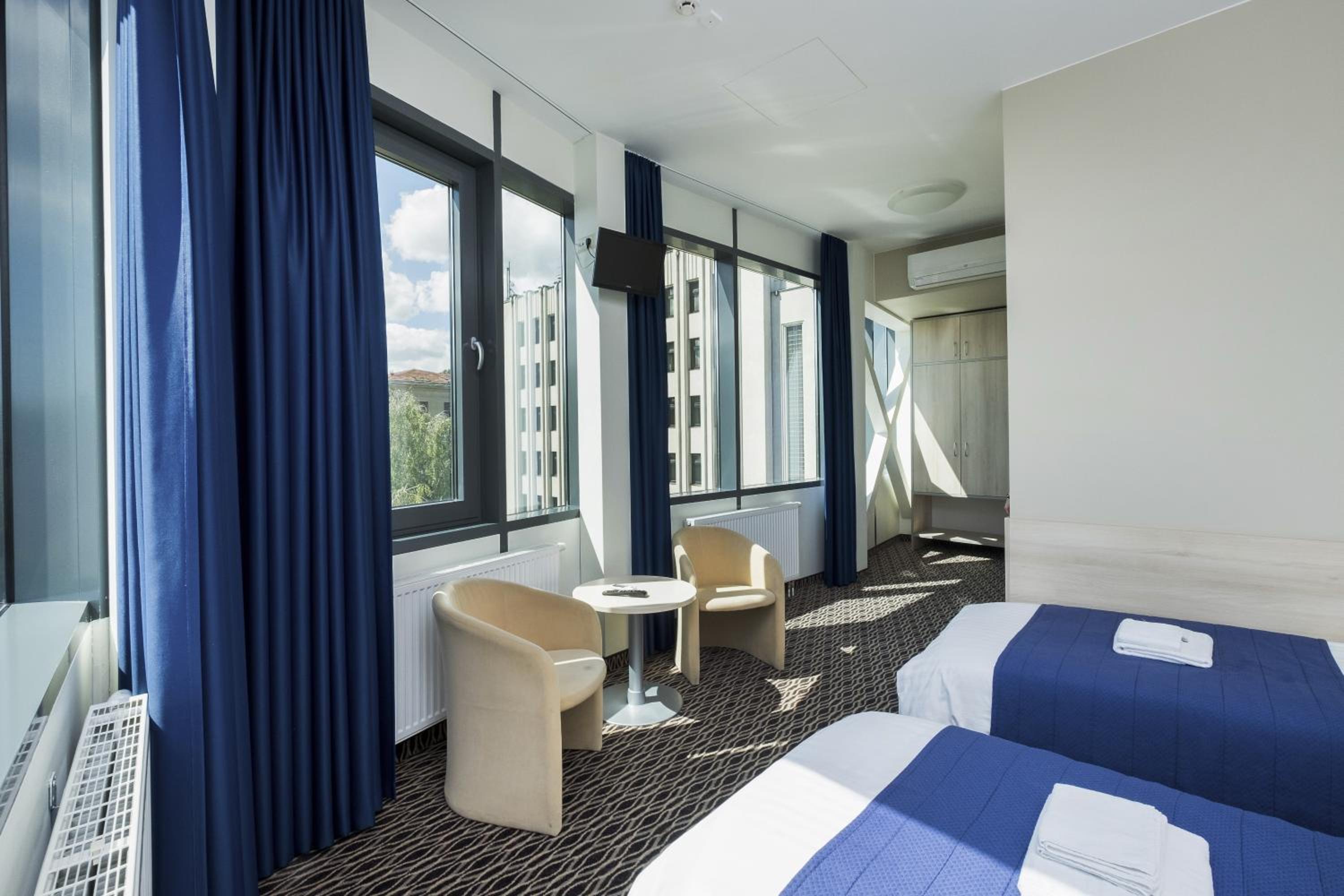 Deluxe Double or Twin Room - Photo 7