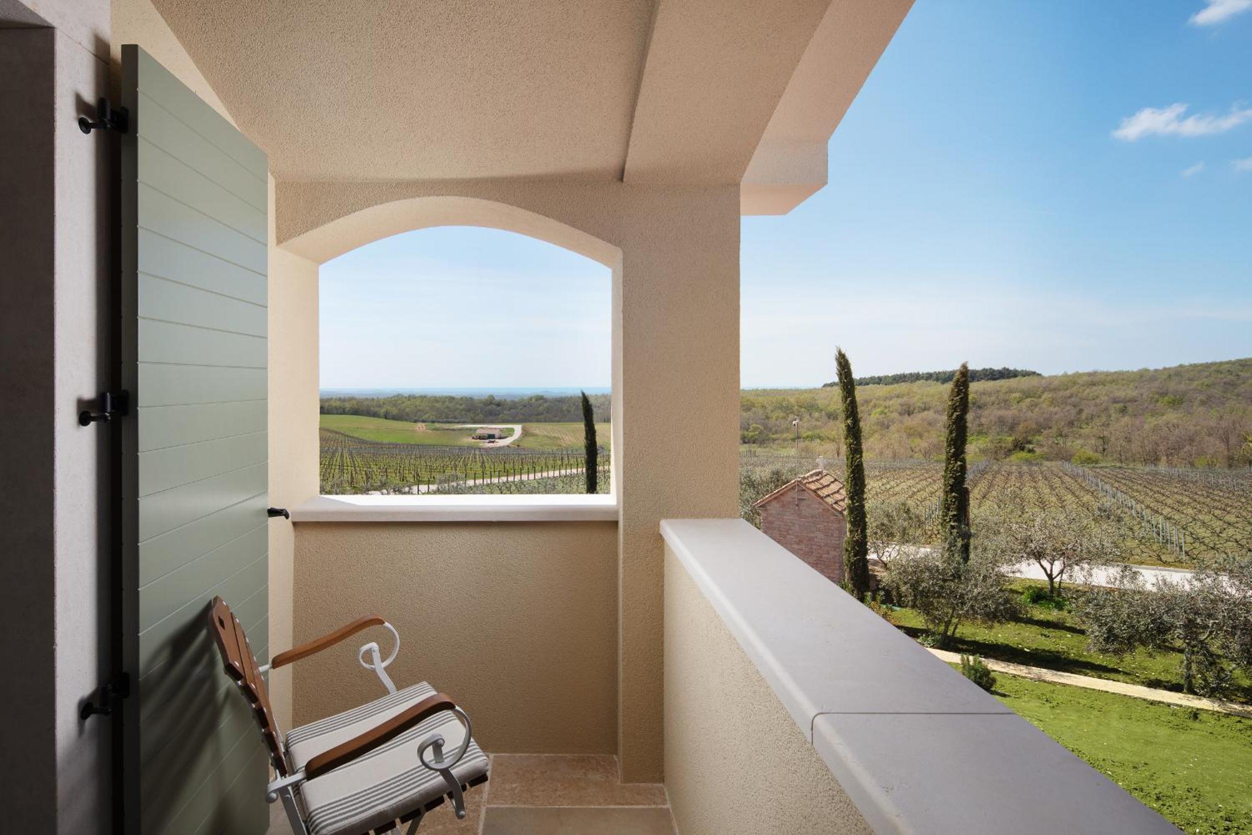 Deluxe Double Room with Balcony photo 2