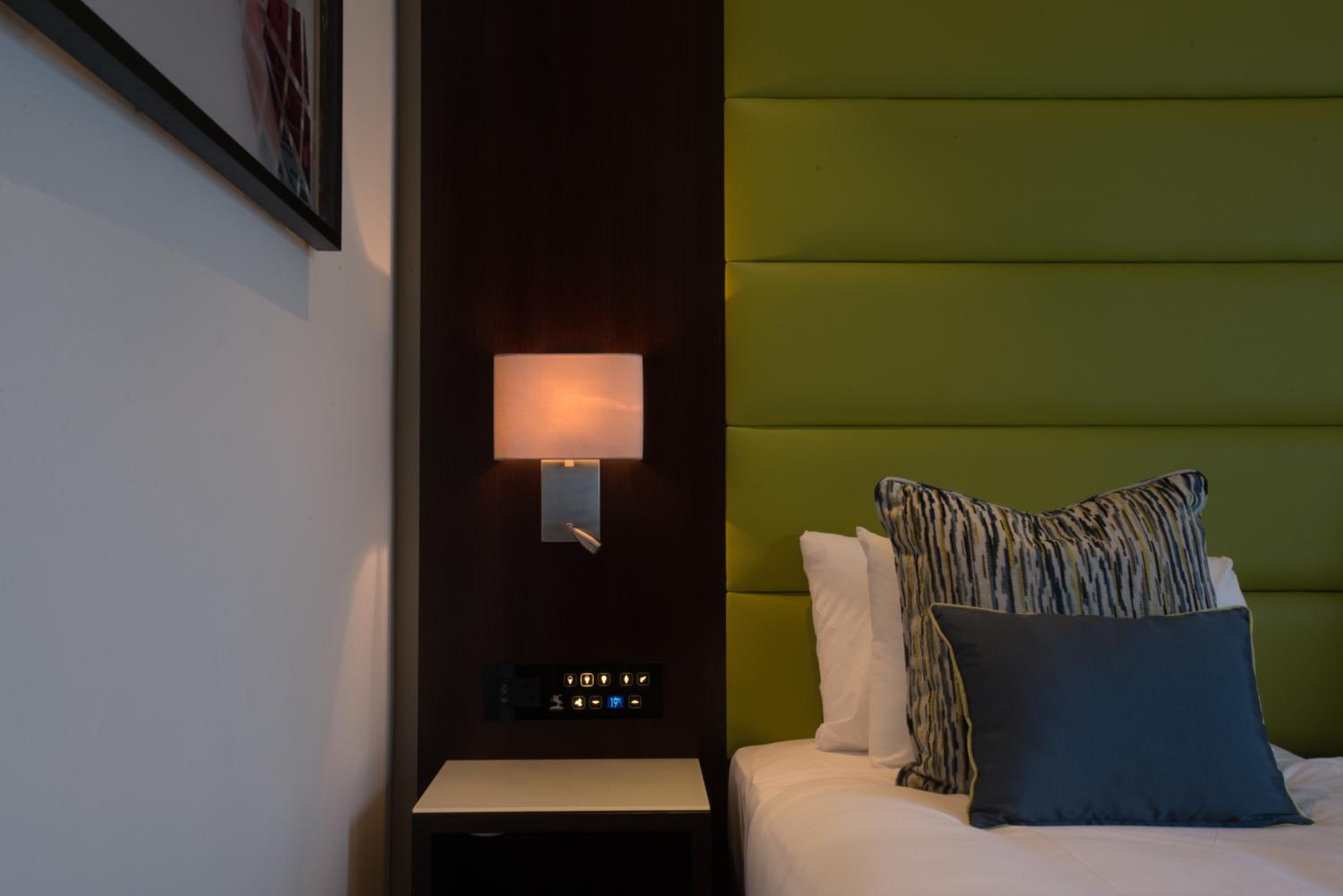 Single Room thumbnail 6