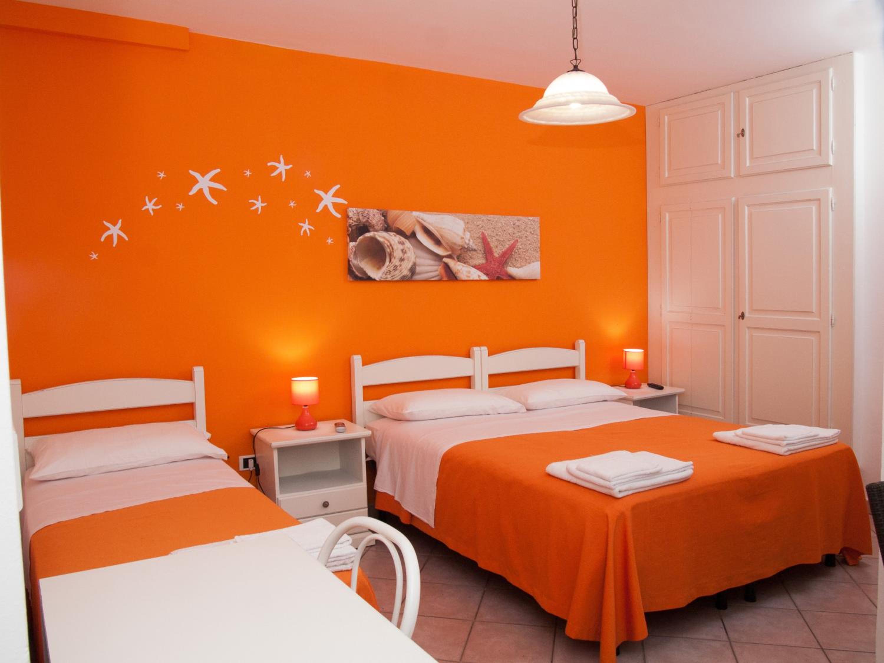 Economy Triple Room photo 1