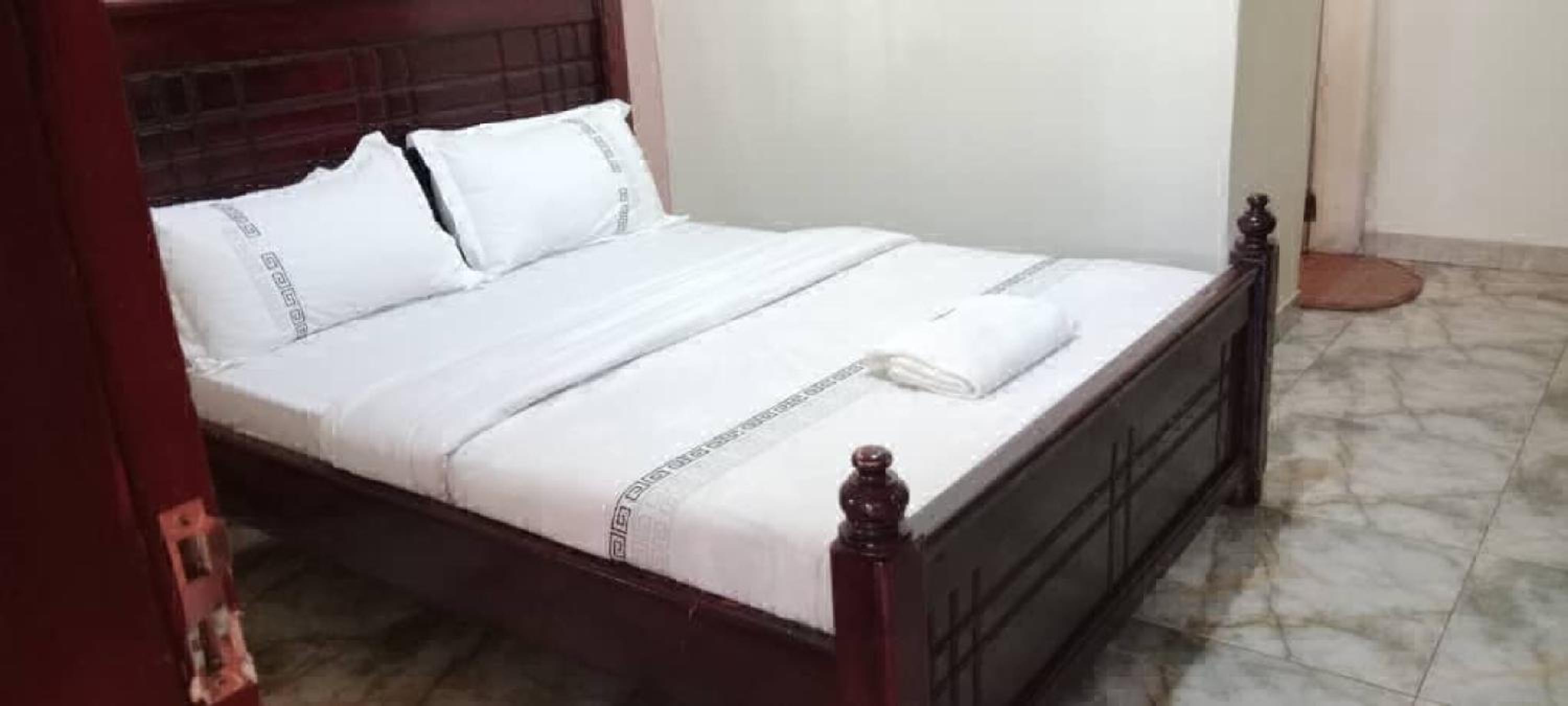 Double Room - Photo 13