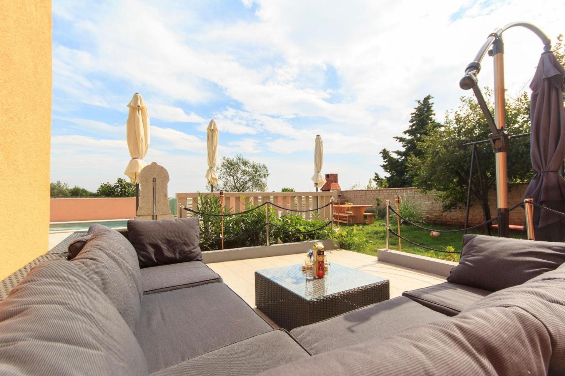 Thirteen-Bedroom Holiday home photo 2