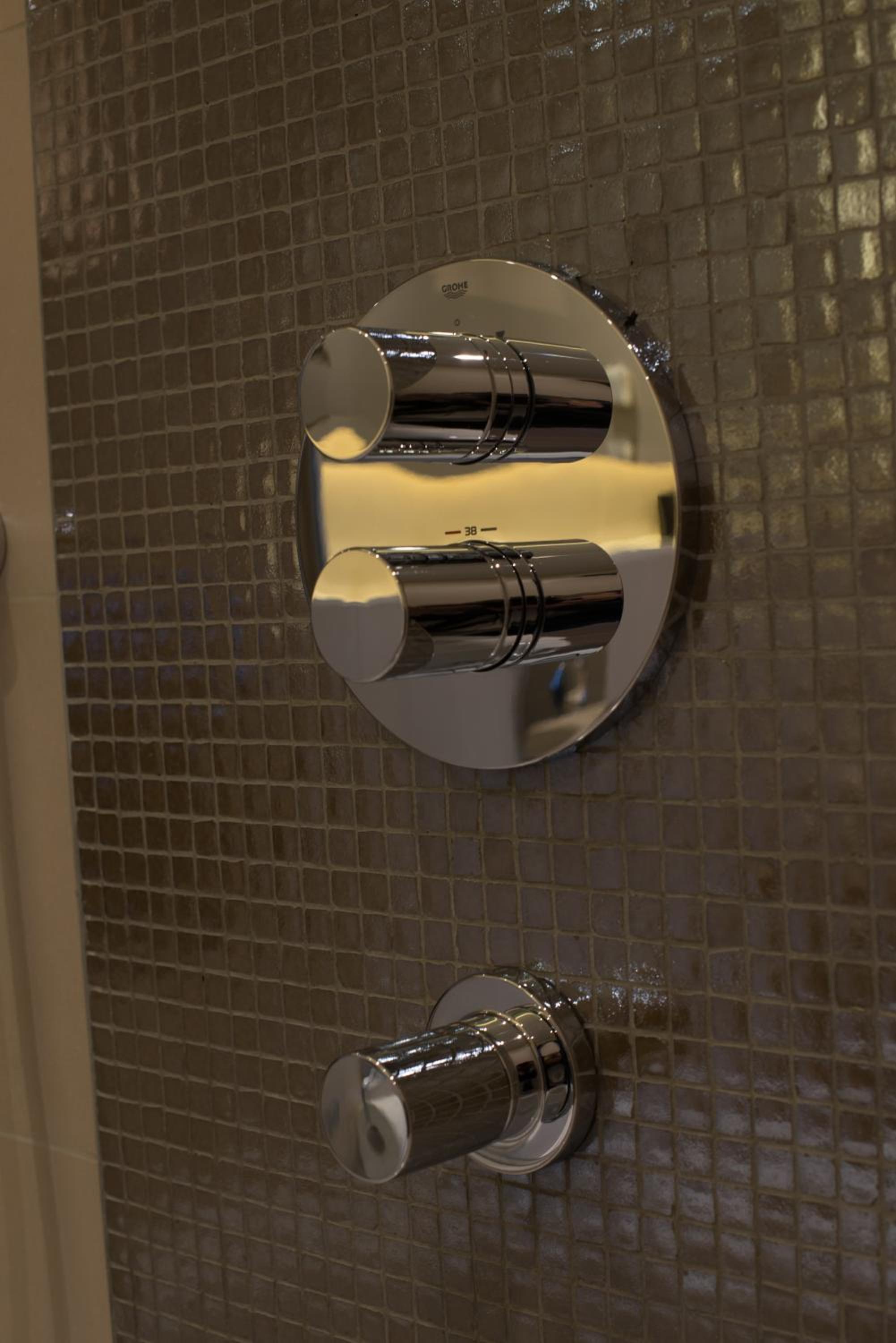 Single Room thumbnail 5