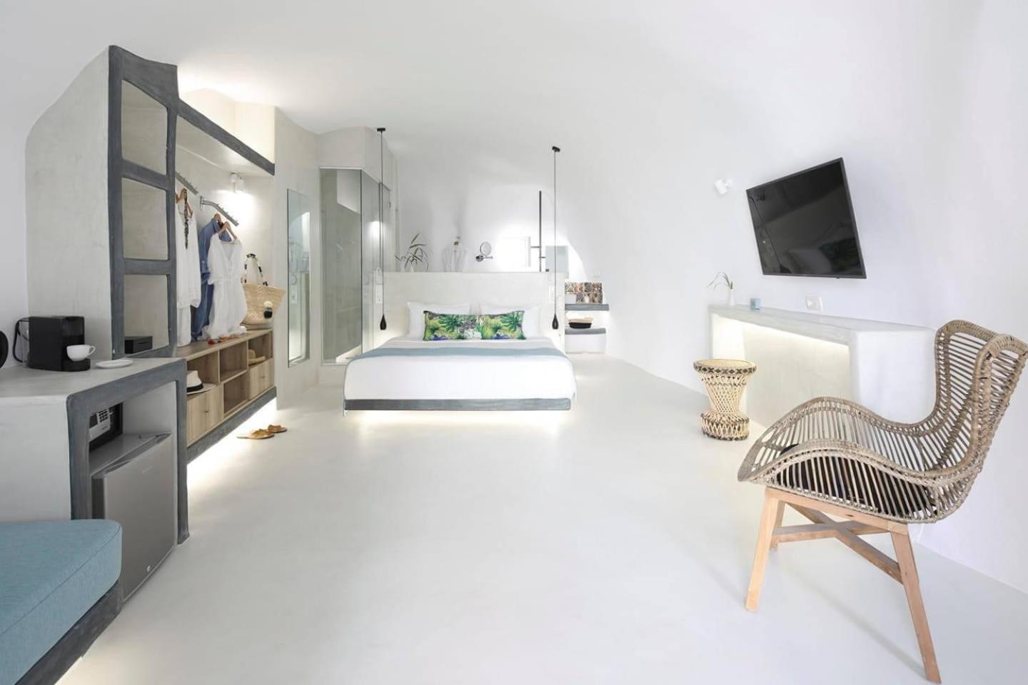 Exclusive Cave Suite with Sea View Terrace & Hot Tub