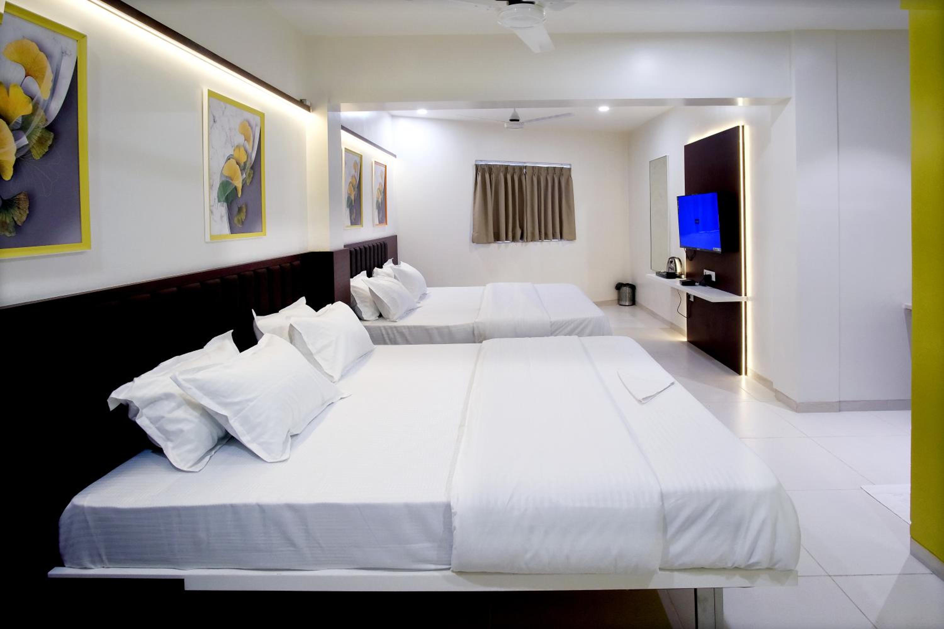 Deluxe Family Room - Photo 1