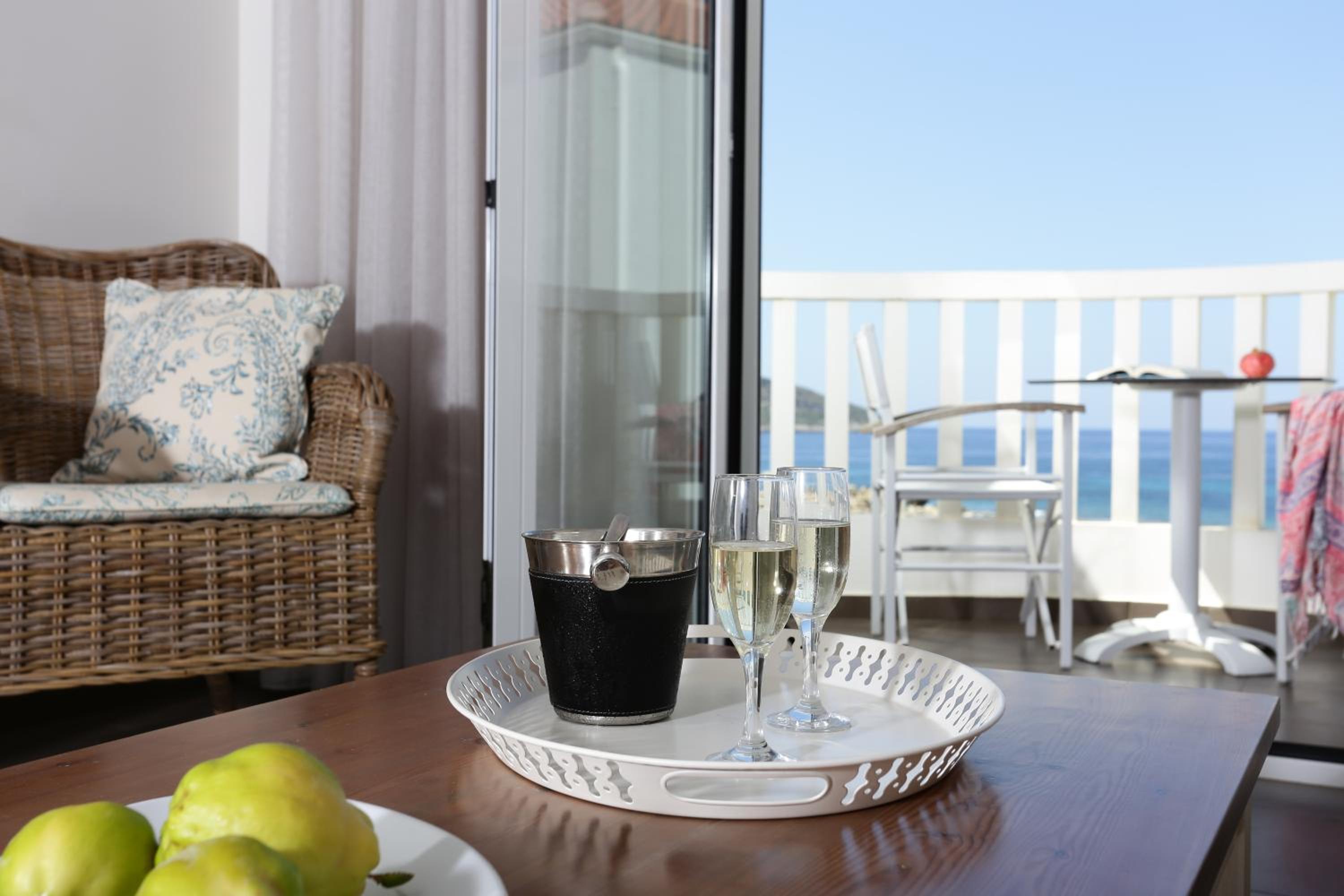 Apartment with Sea View - Photo 9