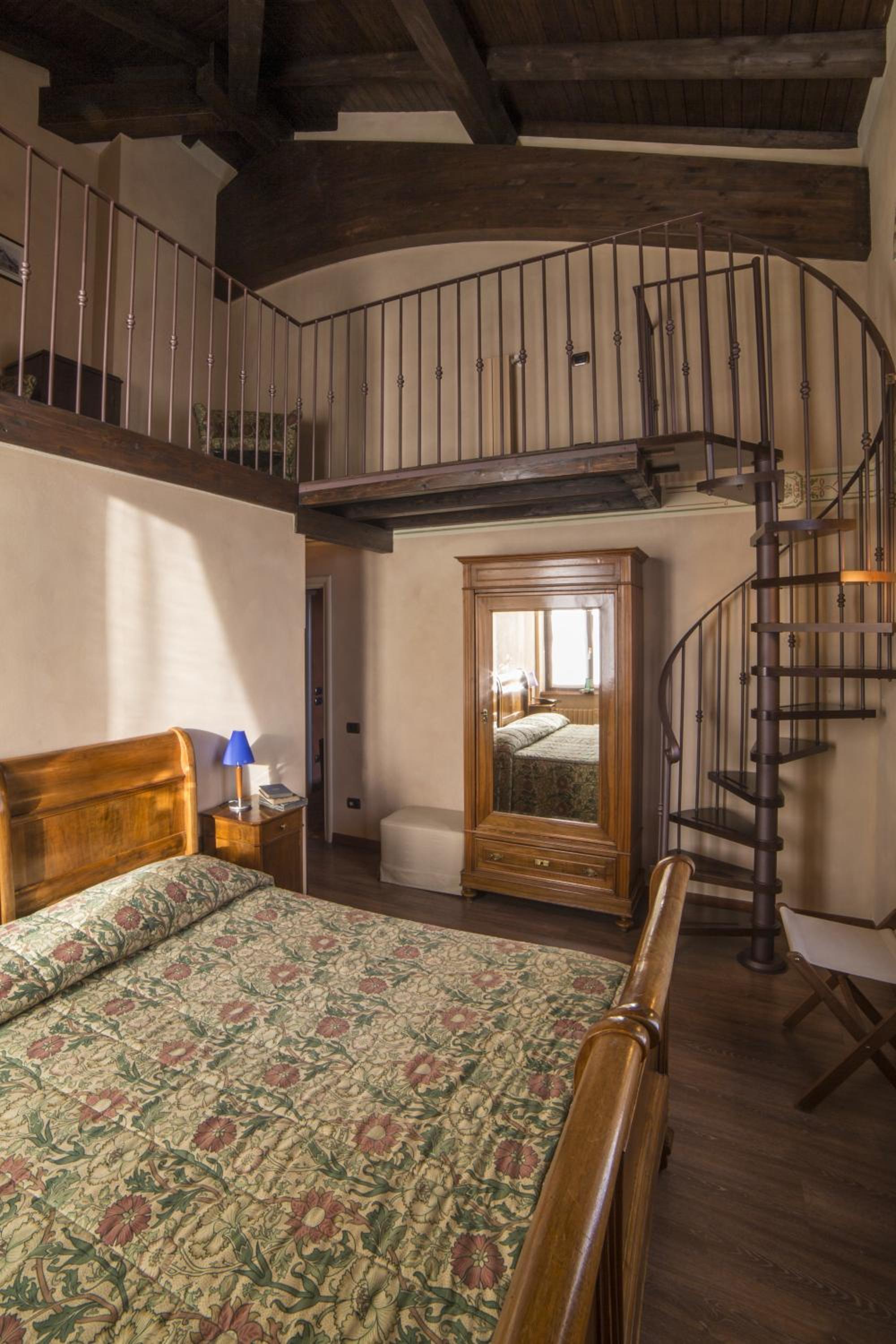 Double Room with Lake View - Photo 9