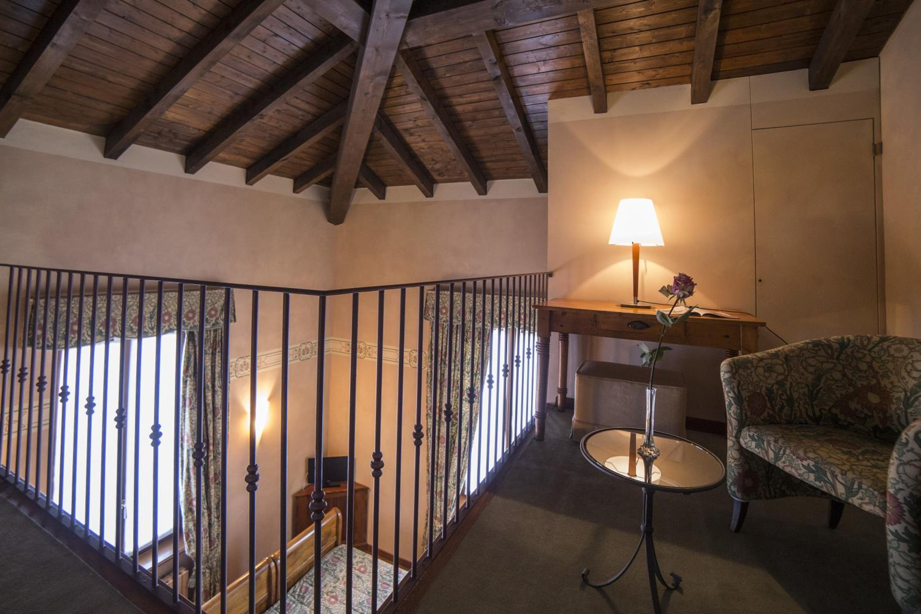 Double Room with Lake View - Photo 2