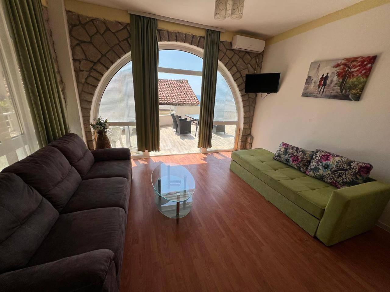 Apartment with Sea View photo 2