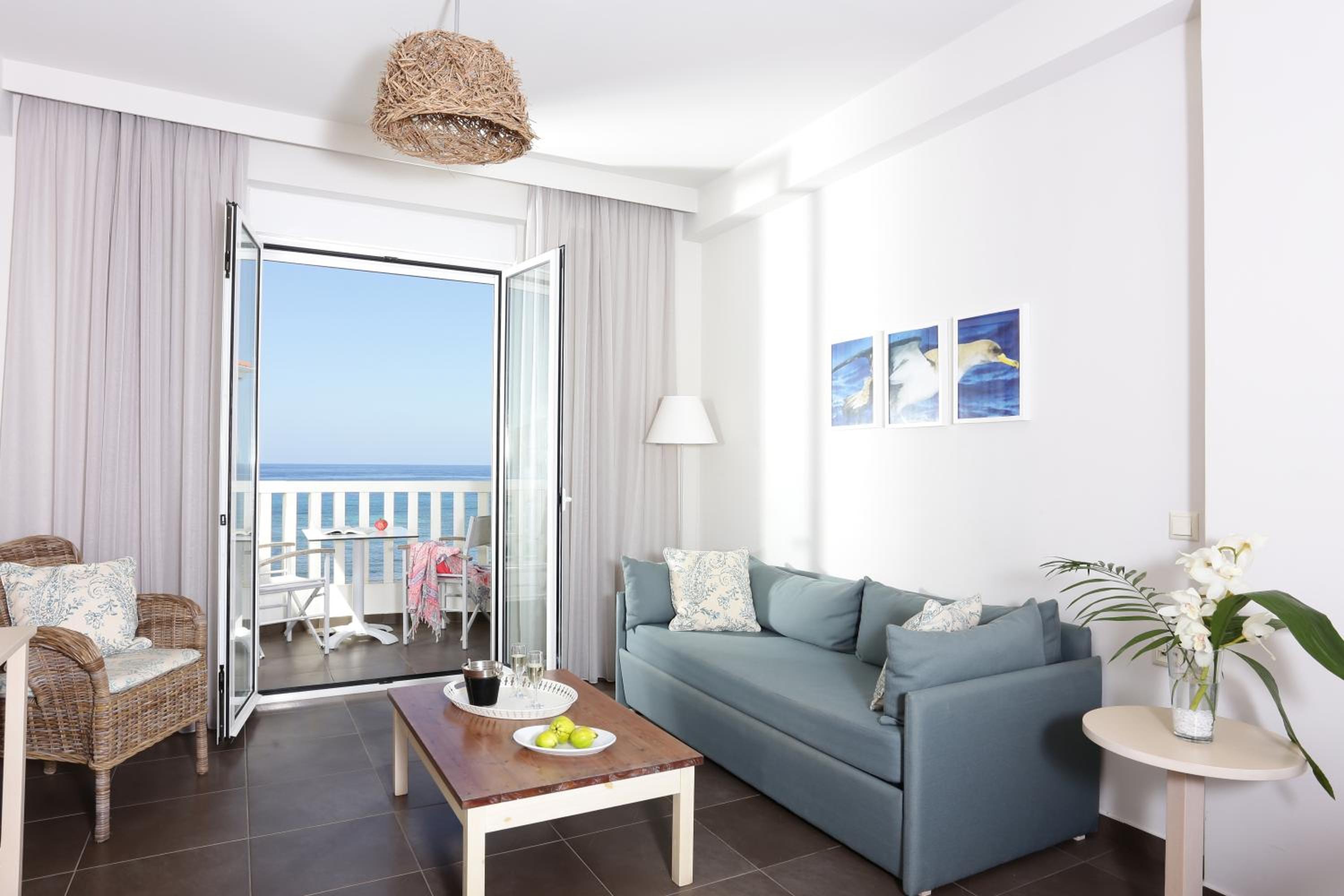 Apartment with Sea View - Photo 10