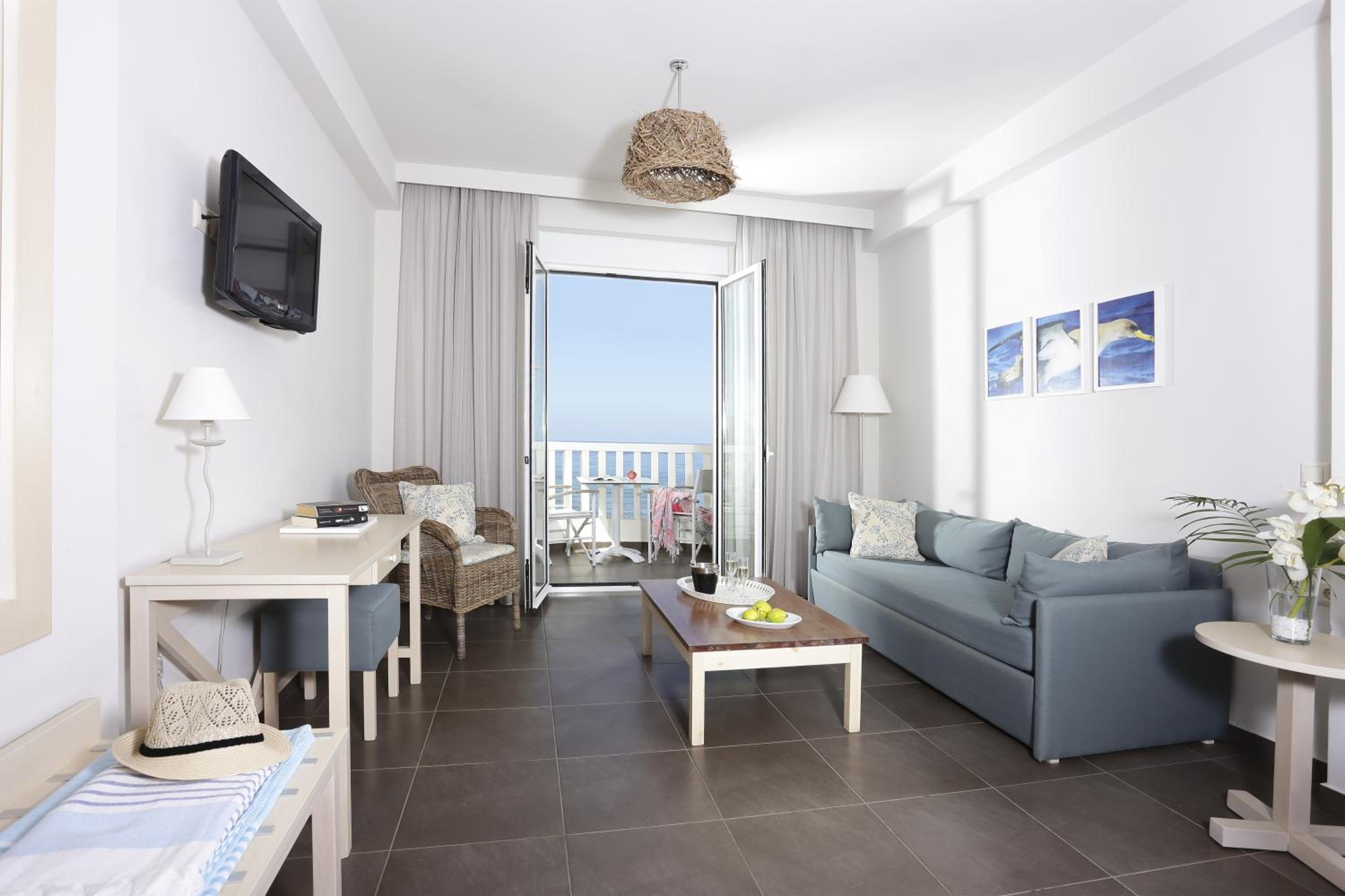 Apartment with Sea View - Photo 3