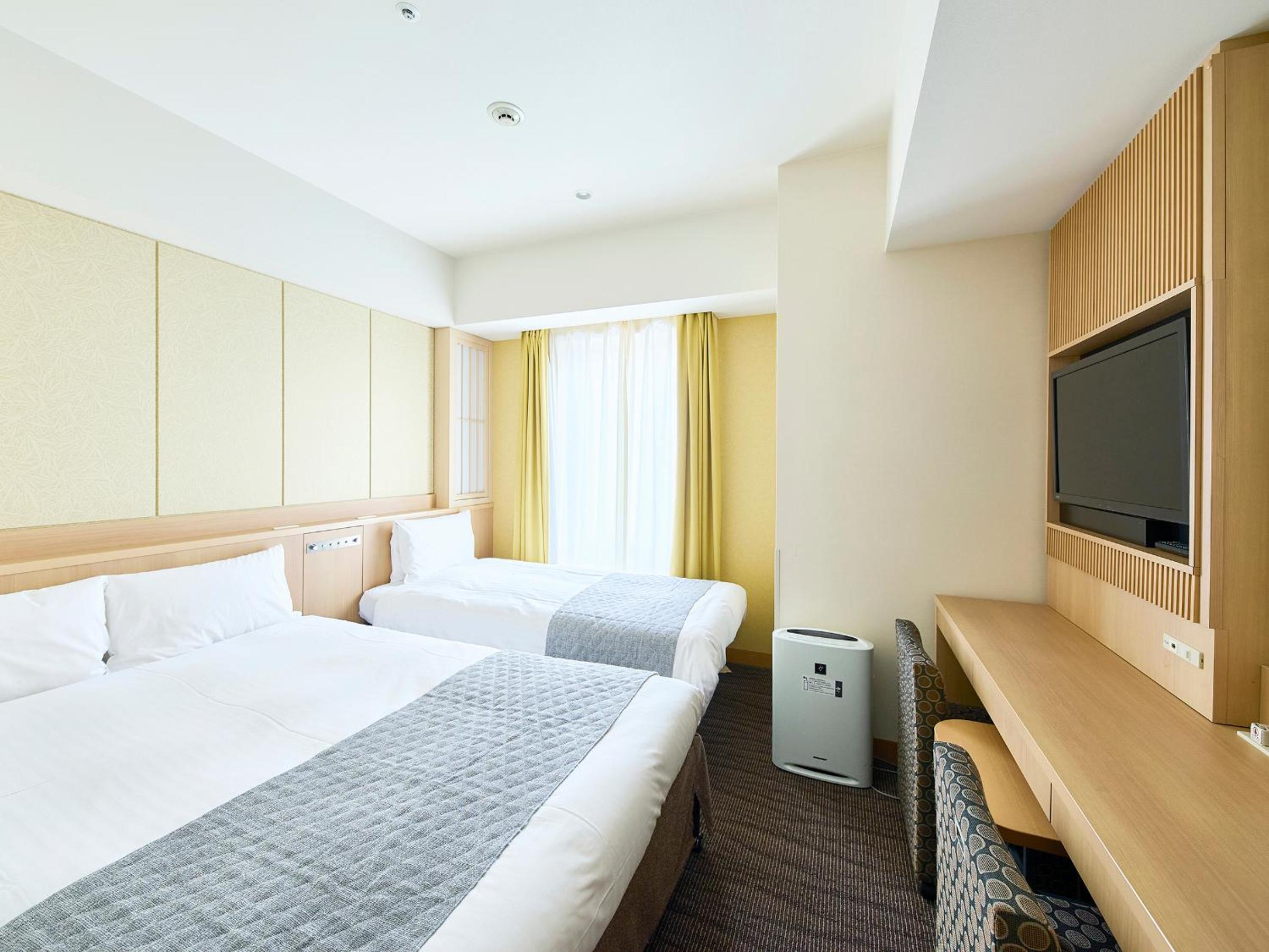 Economy Twin Room with No View - Non-Smoking - Photo 3