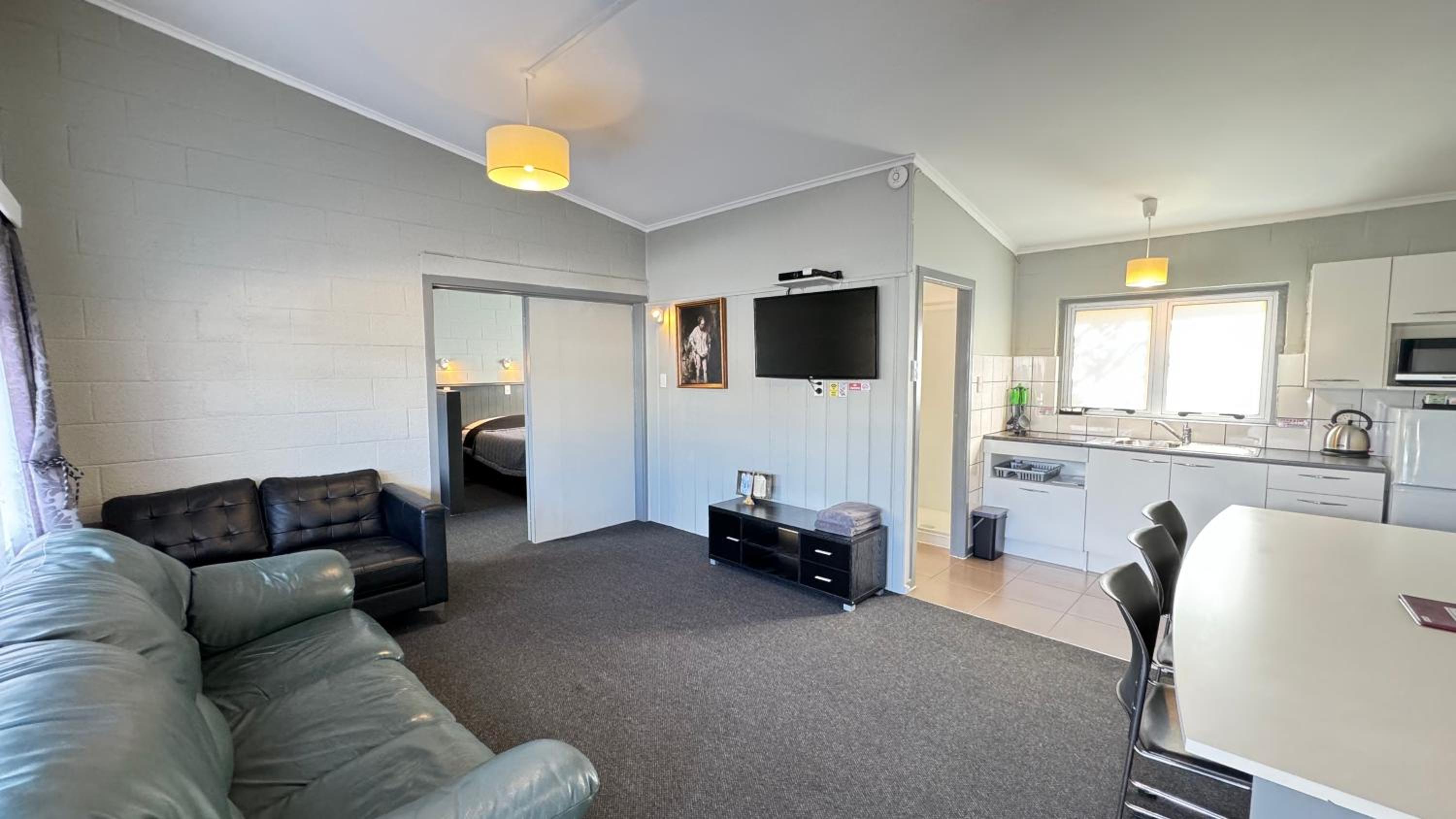 One-Bedroom Suite photo 1