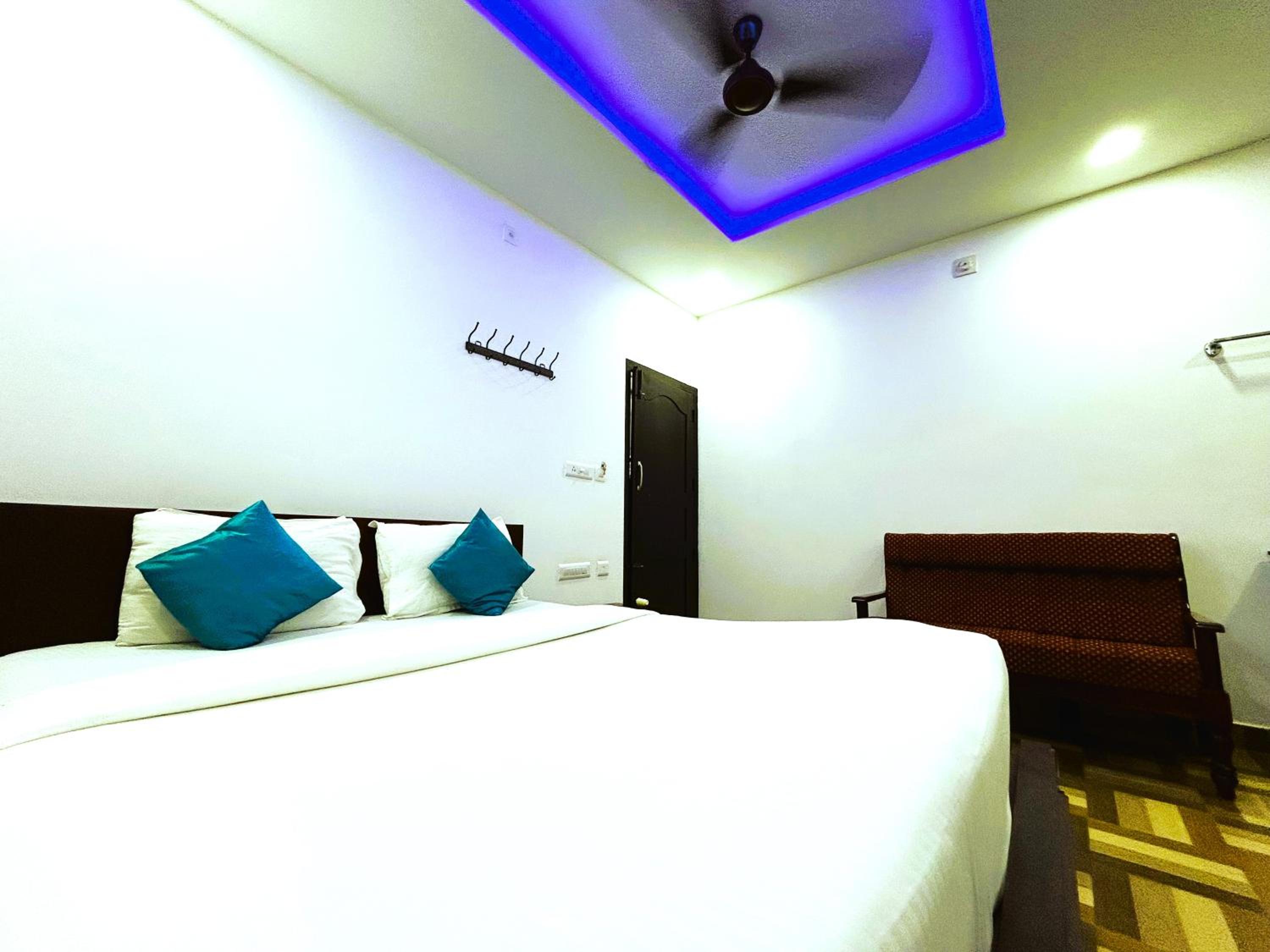 Family Room with Balcony photo 3