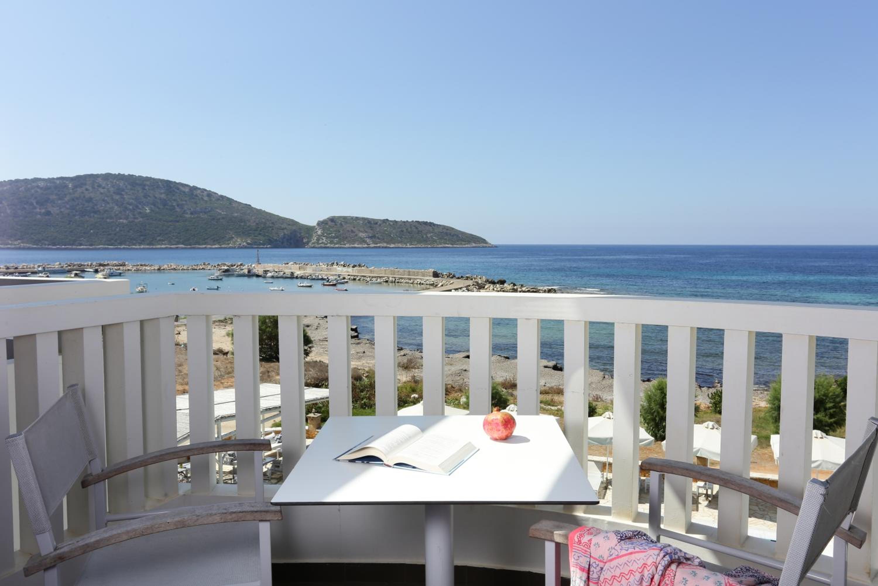 Apartment with Sea View - Photo 5