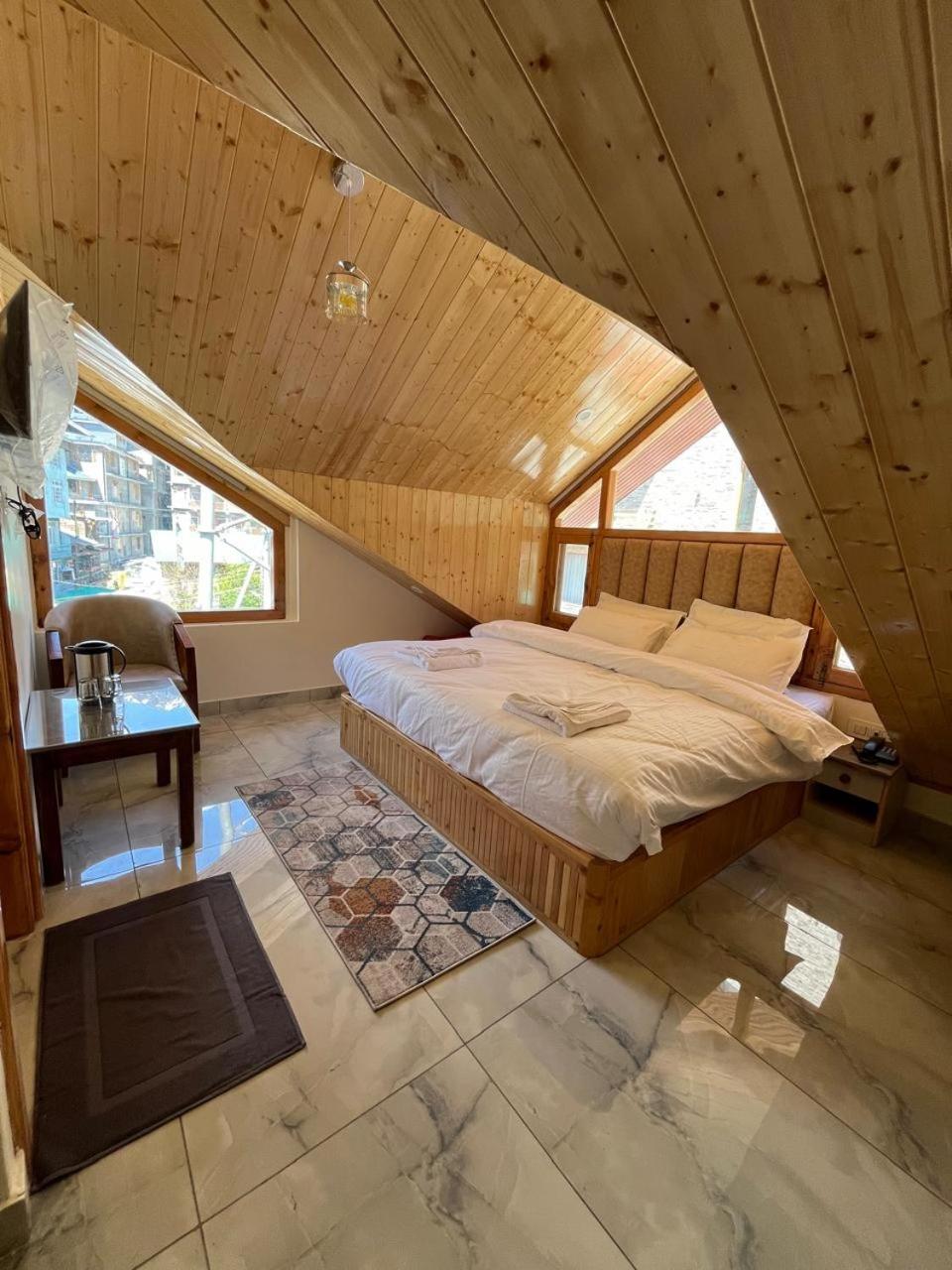 Deluxe Double Room With Balcony