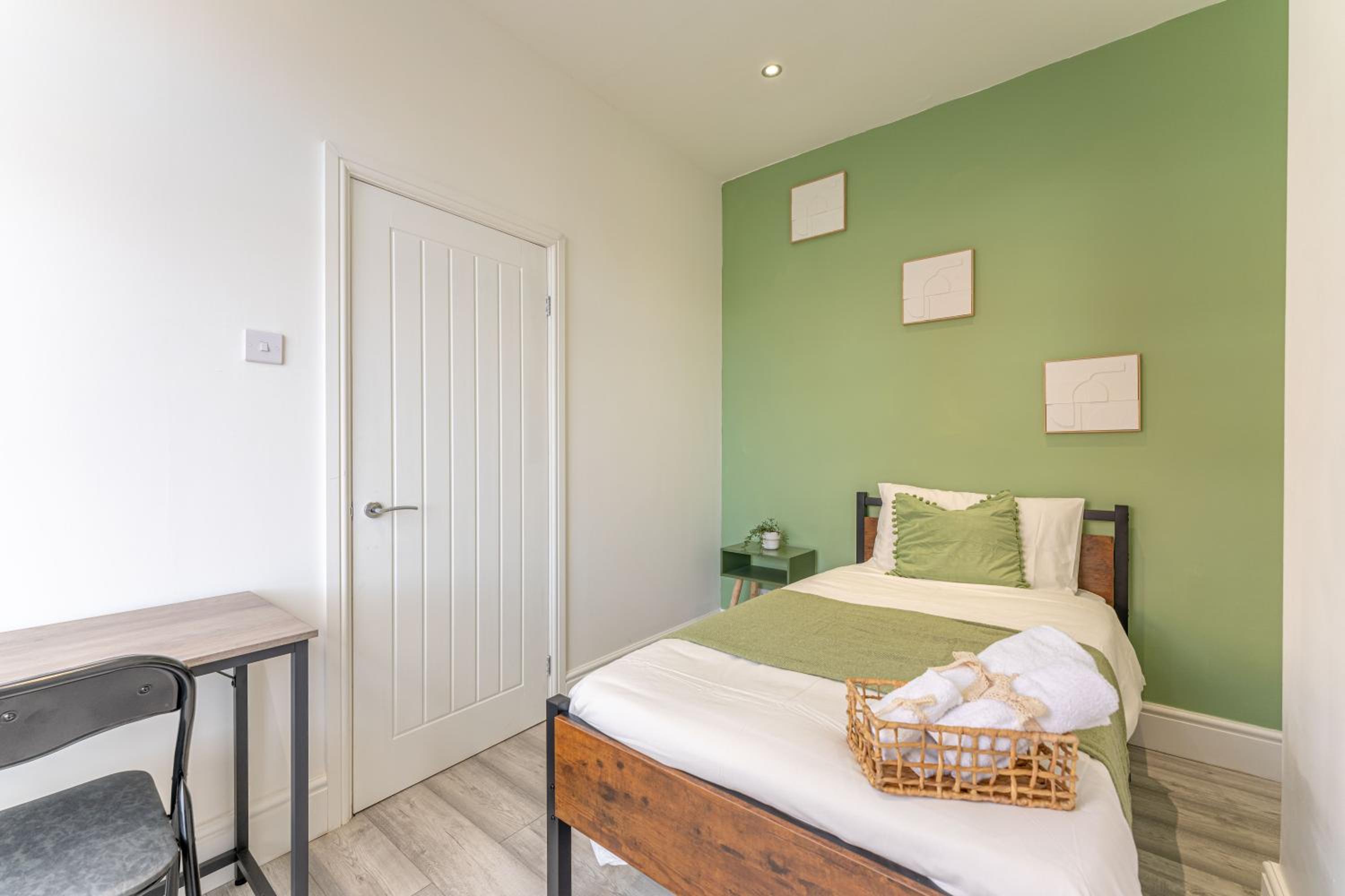 Four-Bedroom House photo 1