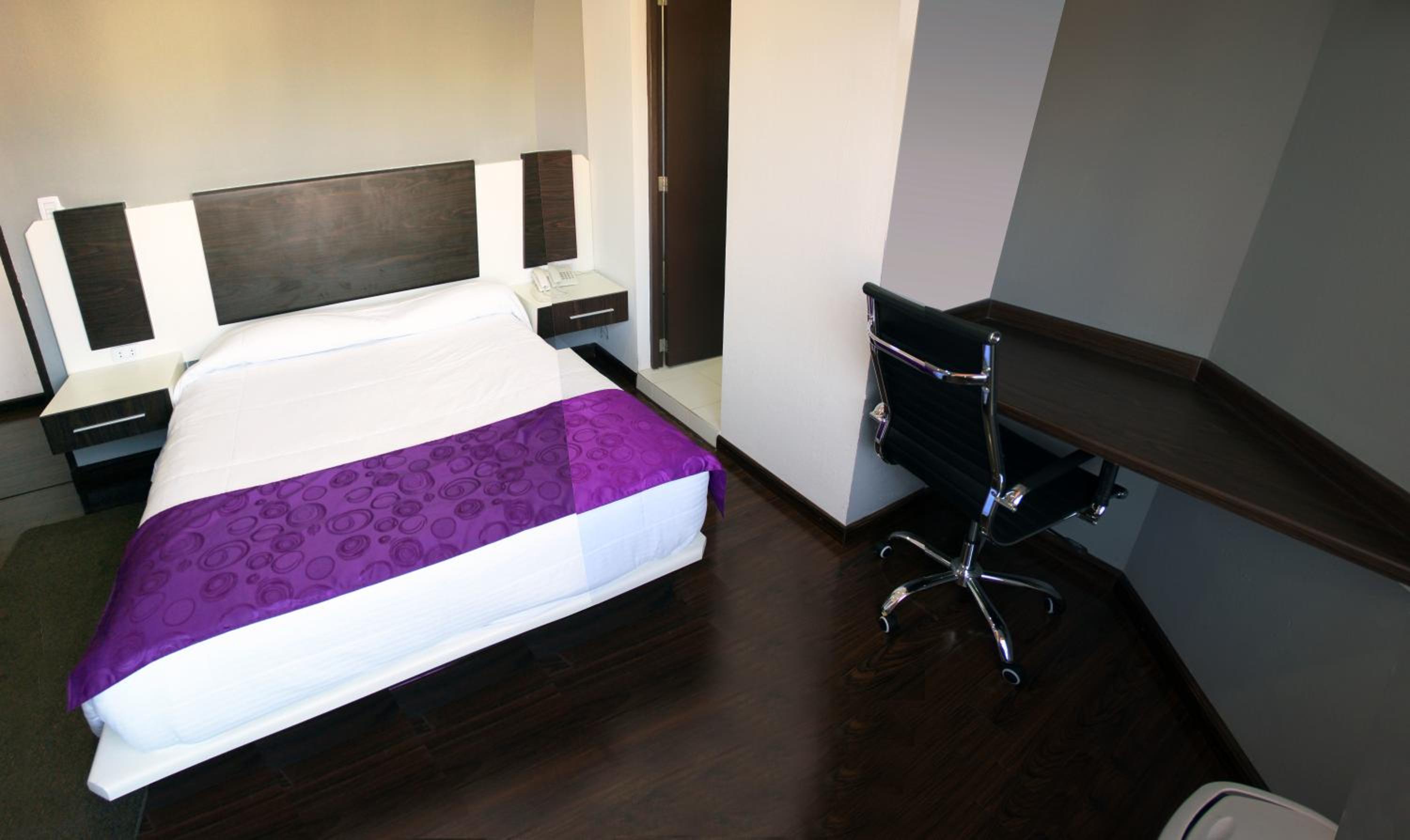 Single Room With Private Bathroom photo 3